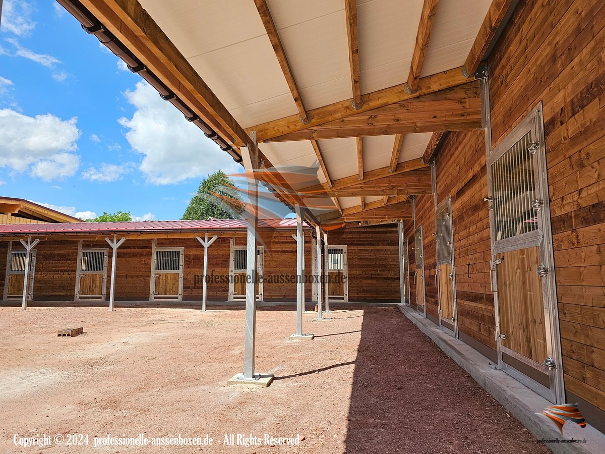 Beste Ställe: Pferdestall bauen, Außenboxen, Pferdeboxen und Offenstall - Weidehütte, Unterstand