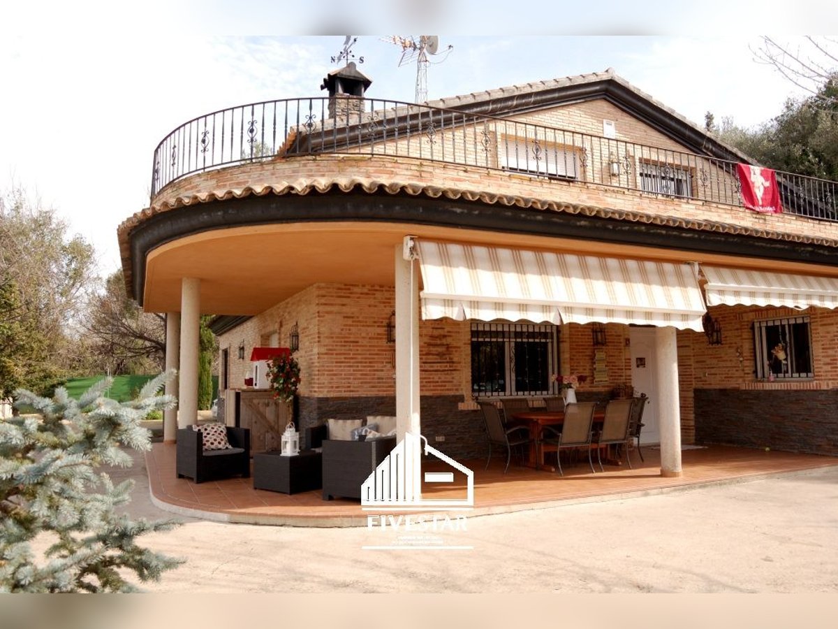 HOCHWERTIGES, GROSSES LANDHAUS MIT PFERDEBOXEN IM WUNDERSCHÖNEN VALENCIA