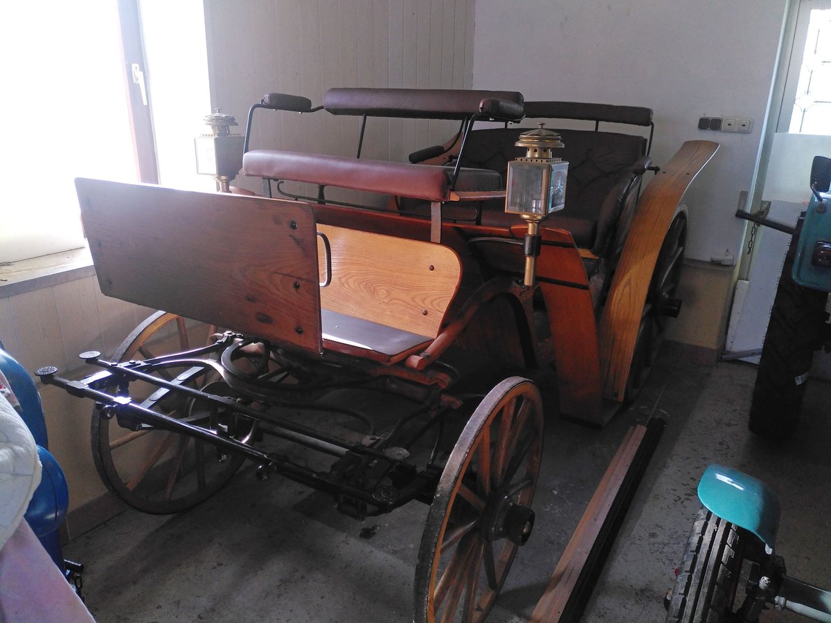 Einspannige, aufgearbeitete Kutsche; Scheibenbremsen; Original Wagenräder (Holz, Eisenbeschlag)