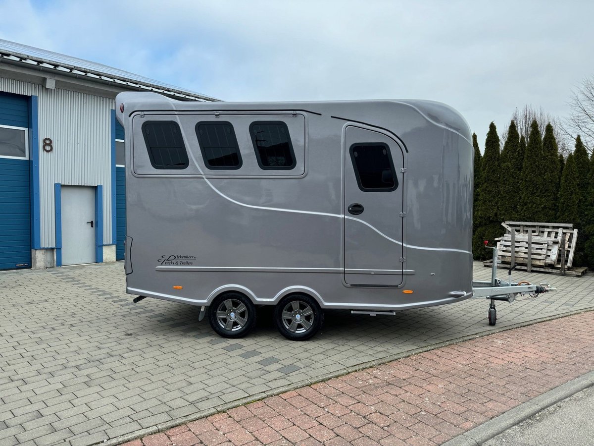 Pferdetransporter Pferdeanhänger 3,5t DT Trailer 3Pferde mit Wohnung Wohnabteil mit Dusche 