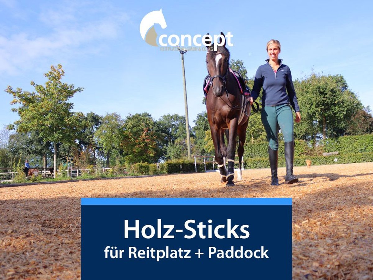 Holz-Sticks - der pflegeleichte Reitplatzbelag | Lieferung oder Komplettbau | Reitboden, Reithalle