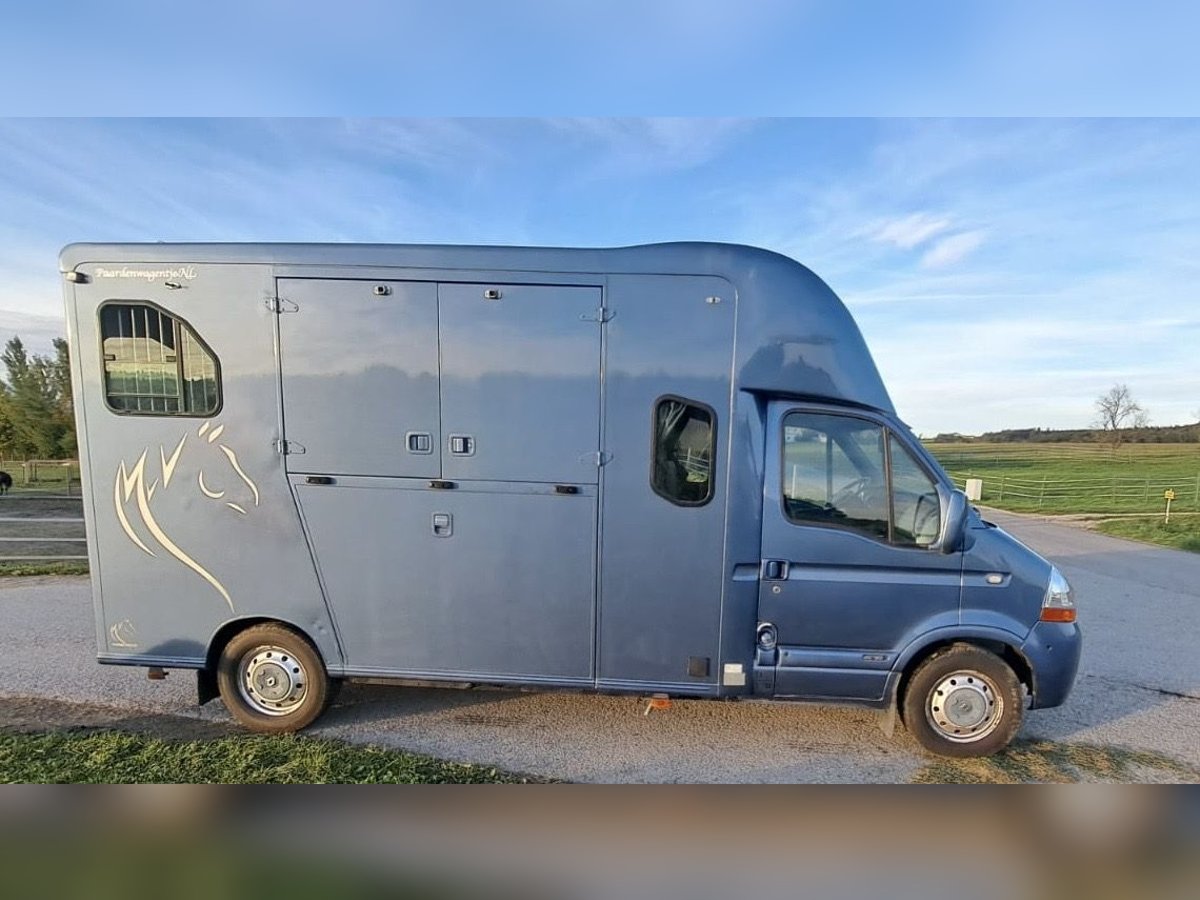 Horsebox Theault Deluxe