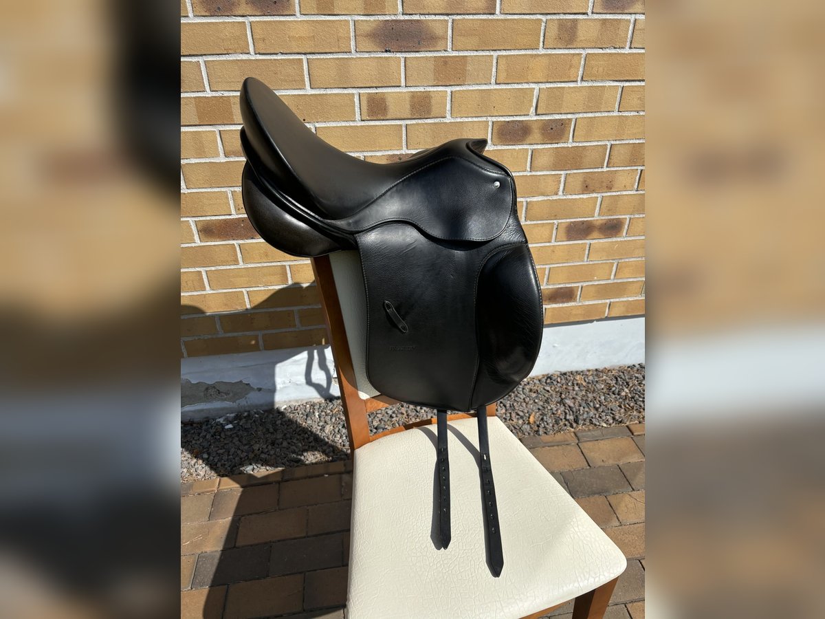 Passier dressage saddle, size 17