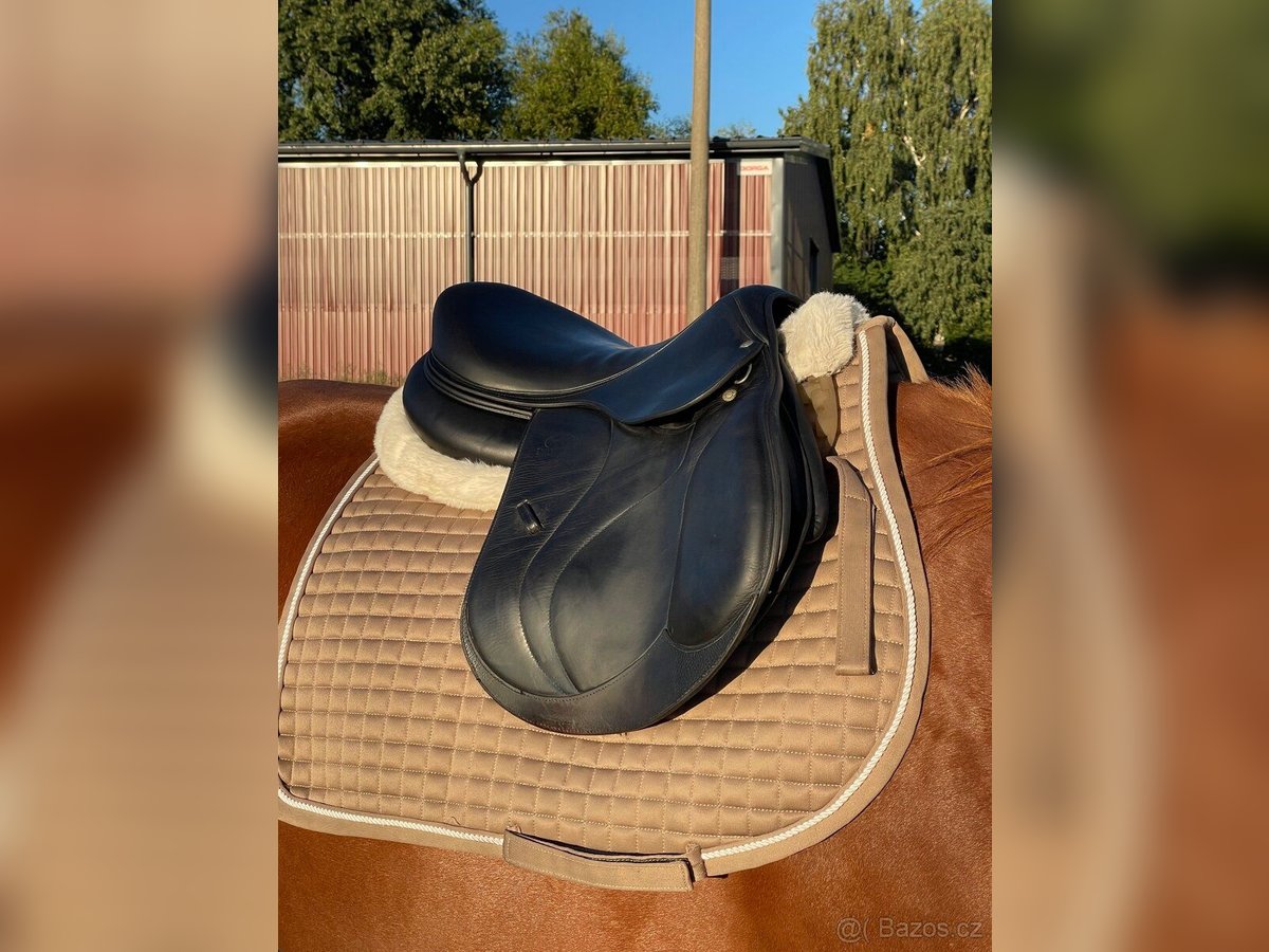 Devocoux Biarritz jumping saddle 