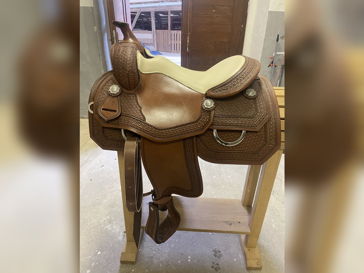 CR SADDLE& TACK