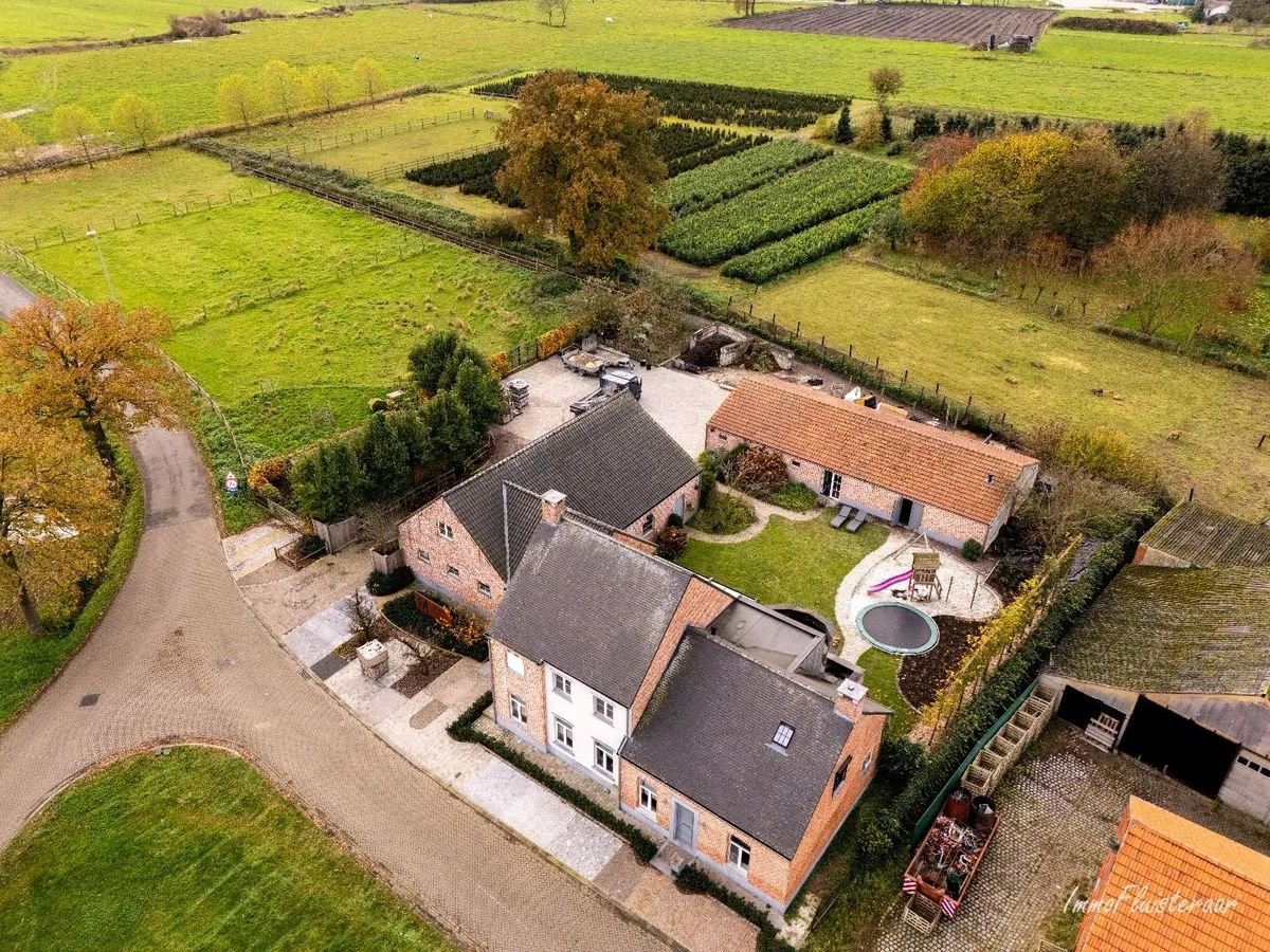 Prachtig gerenoveerde villa met grote garage en stalgebouw op 8.875 m² te Retie