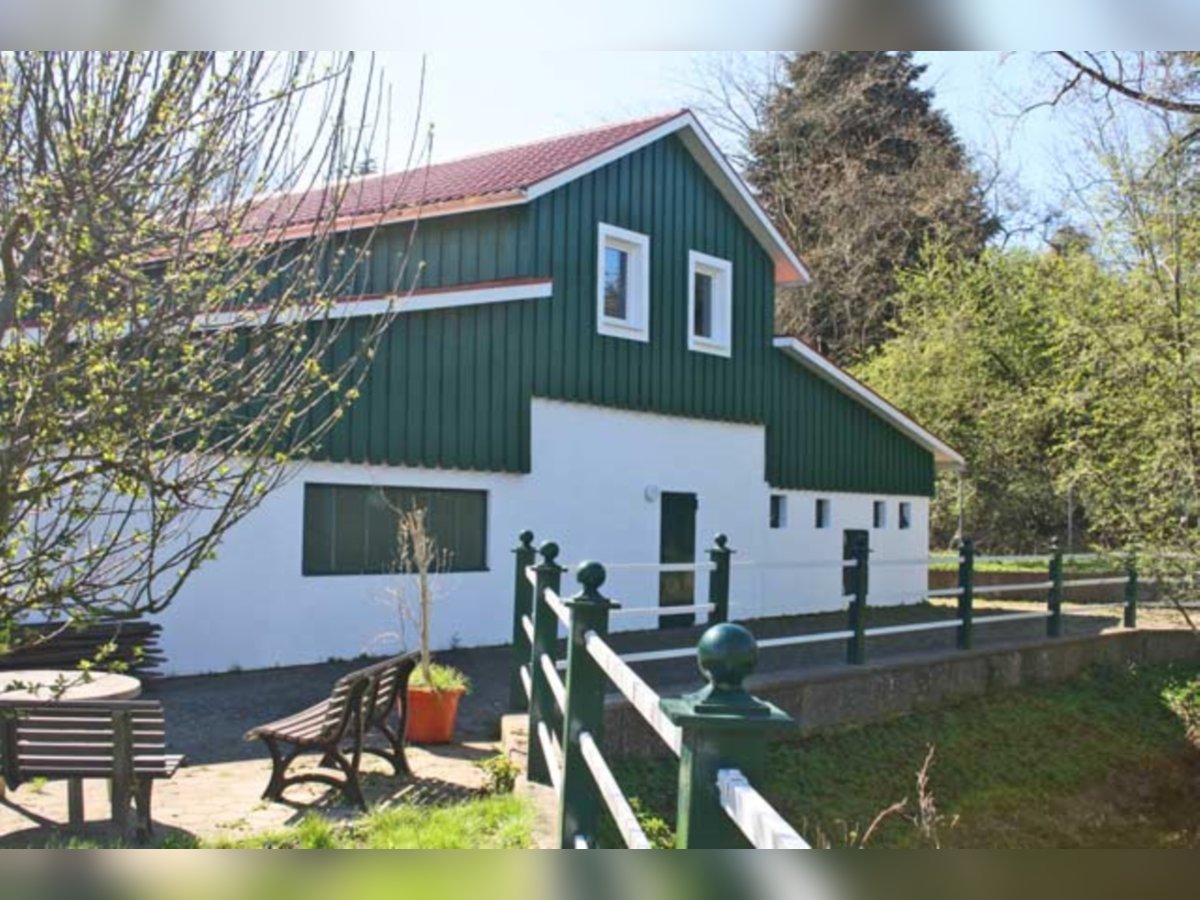 Ref2013KR Schleswig Holstein, Landkreis Steinburg, nahe Itzehoe - neugebaute Reitanlage