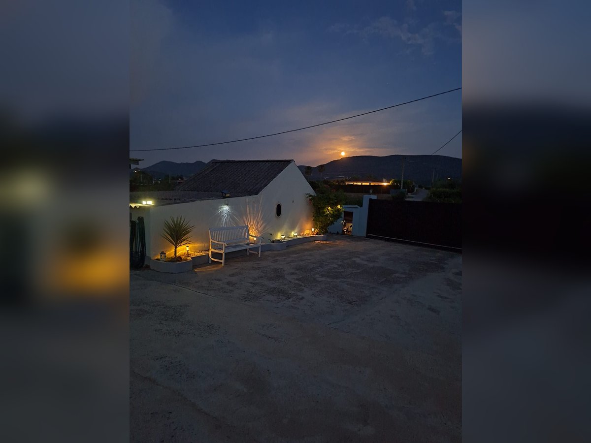 BEAUTIFUL COUNTRYHOUSE FOR LIVING WITH HORSES - WUNDERSCHÖNES LANDHAUS ZUR PRIVATEN PFERDEHALTUNG