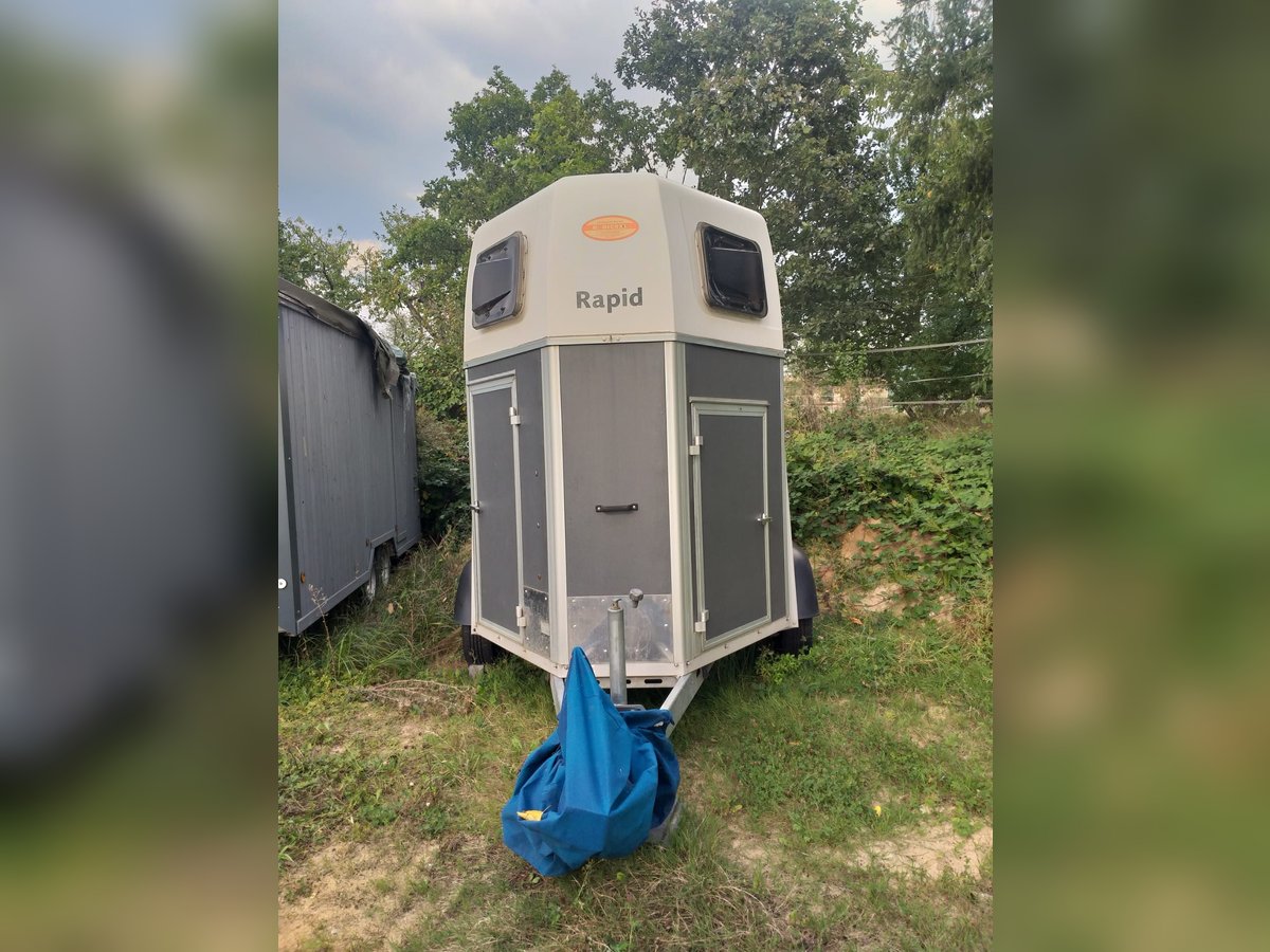 Humbaur Rapid Pferdeanhönger mit Sattelkammer , TÜV neu