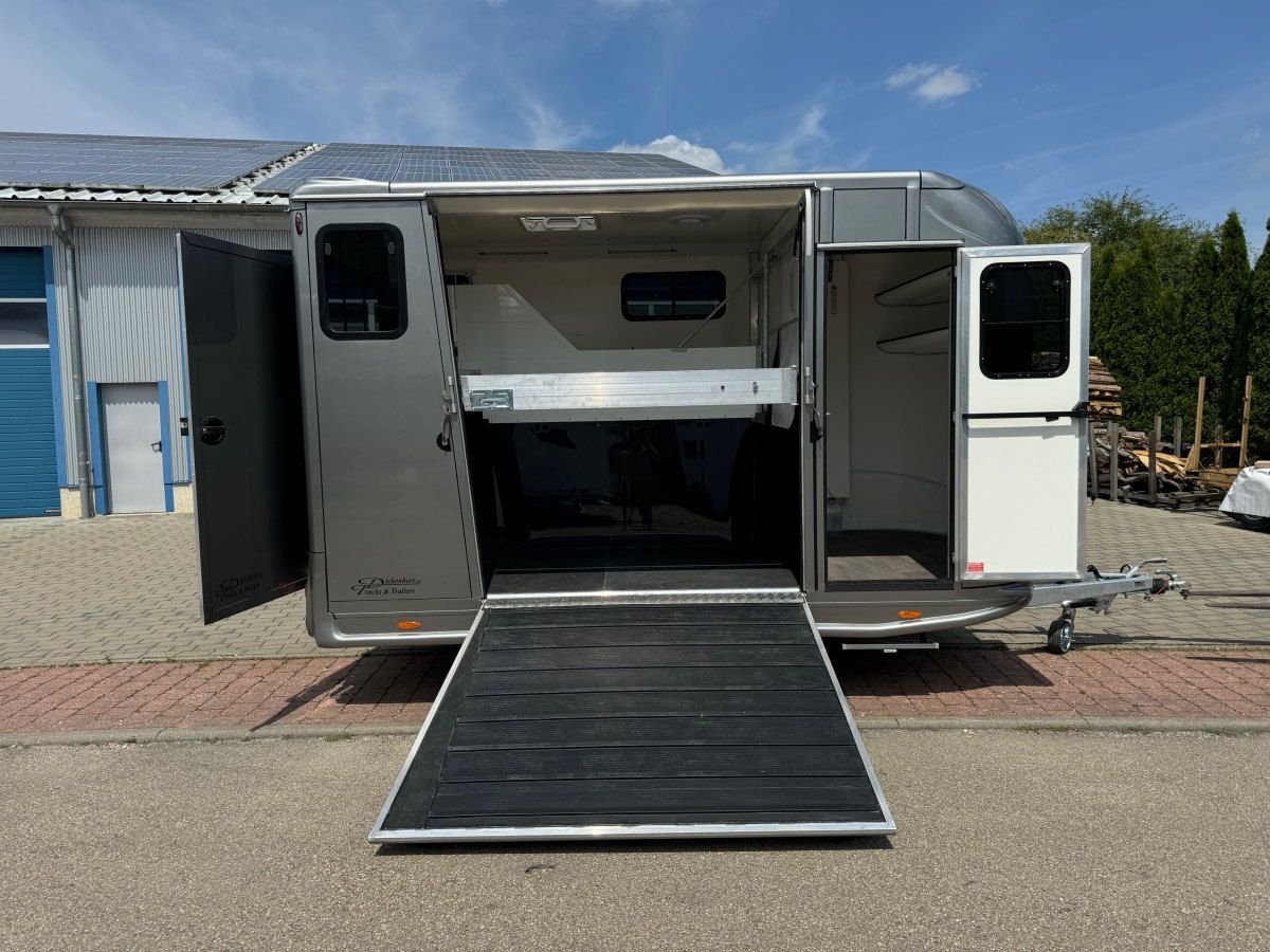 Pferdetransporter DT 2 Pferdeanhänger 2,7t Sattelkammer Trailer PKW Horsetrailer