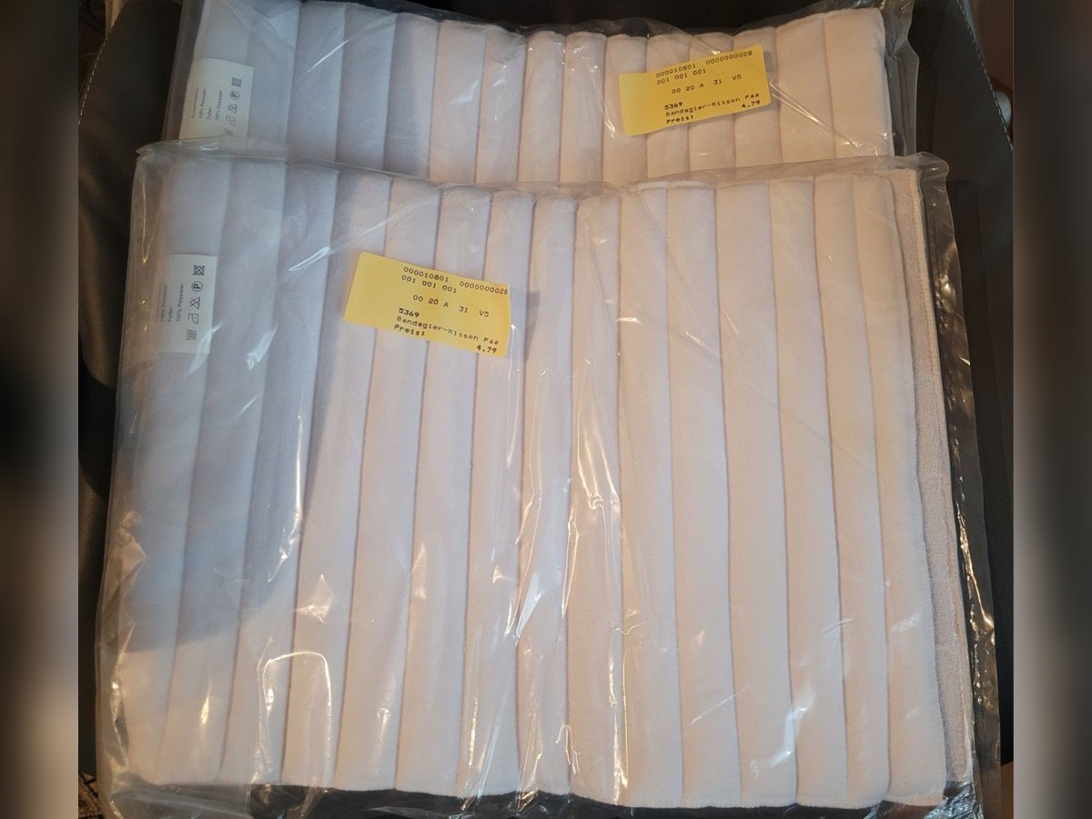 2 Paar (4 Stück) weiße Bandagierkissen - Maße: 36 cm x 30 cm - NEU/OVP