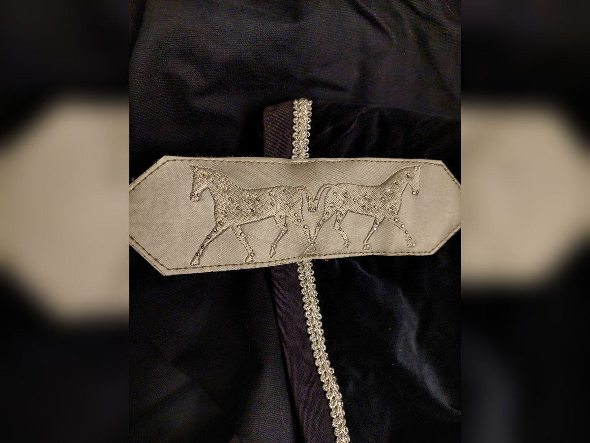 Marta Morgan Equestrian Equipment,  Abschwitzdecke, Decke aus Samt, mit Swarovski Steinen, Größe L