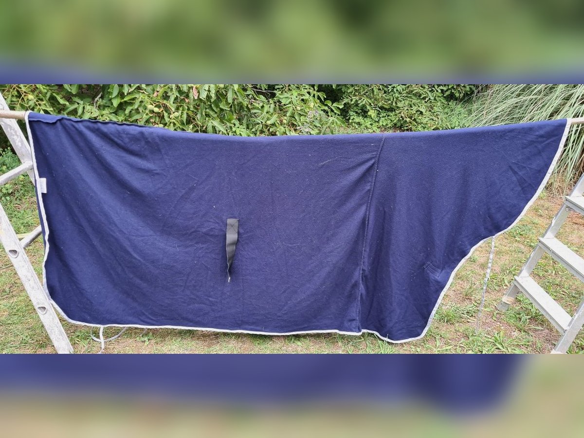 mehrere Decken, Sättel und Zubehör wegen Aufgabe der Pferdehaltung