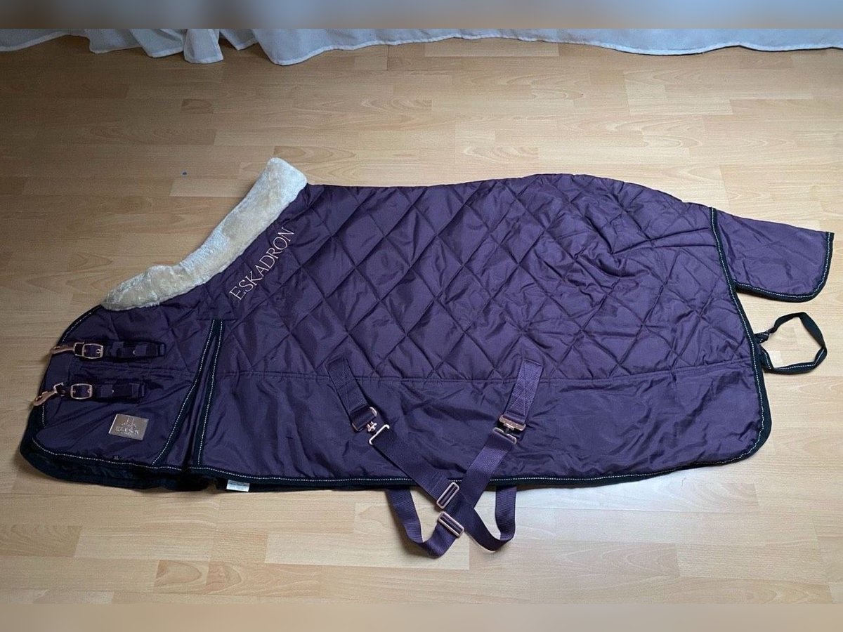 Eskadron Stalldecke Heritage Faux Fur - Deepberry - 125cm S