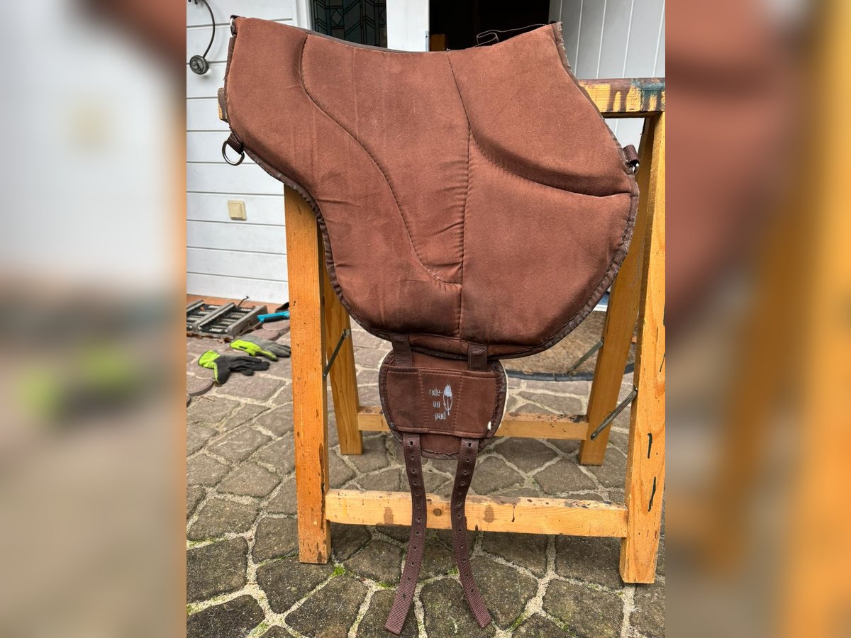 Barefoot  "Ride-on-Pad" Physio braun