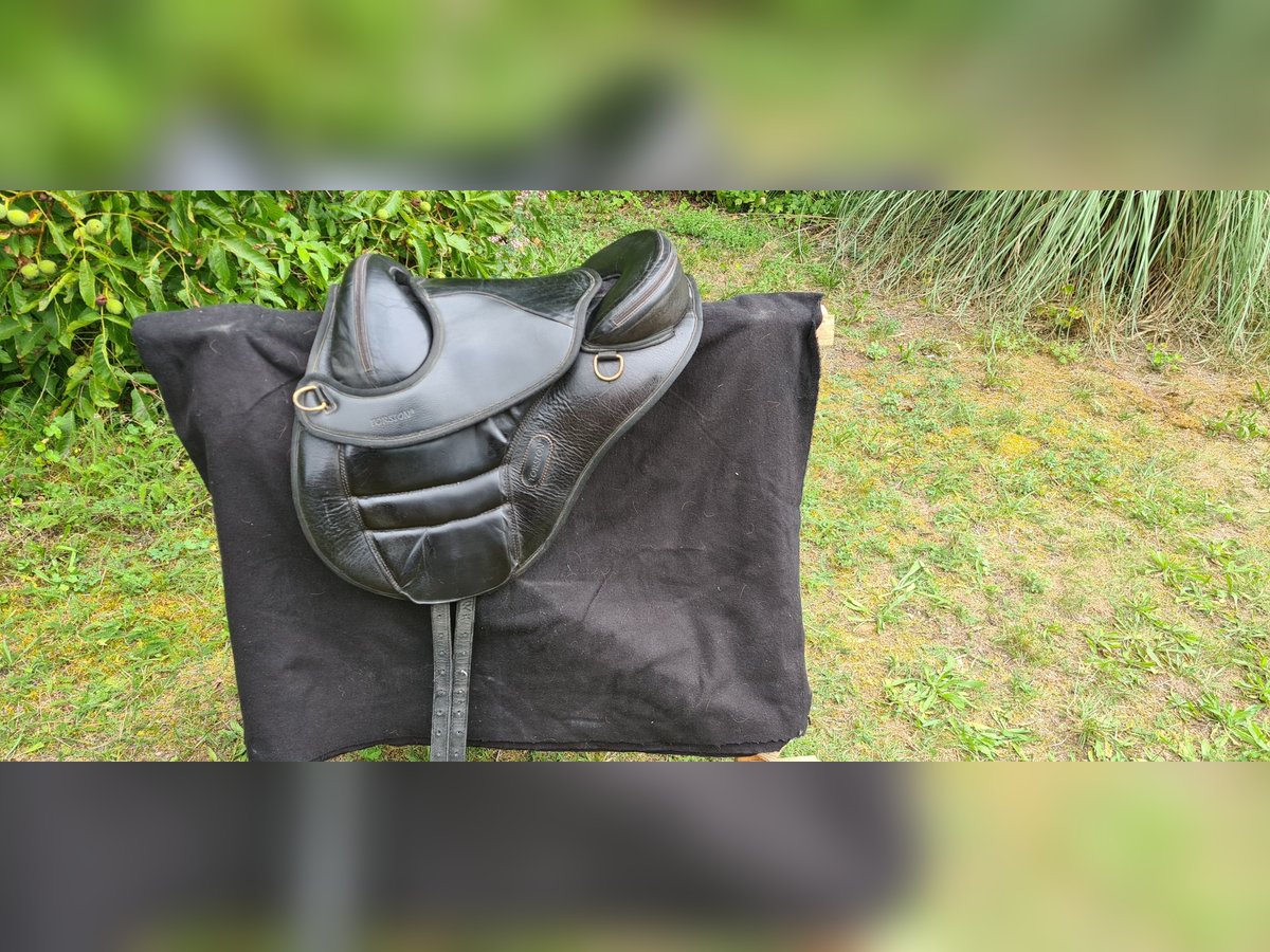 mehrere Sättel zu verkaufen wegen Aufgabe des Pferdesports