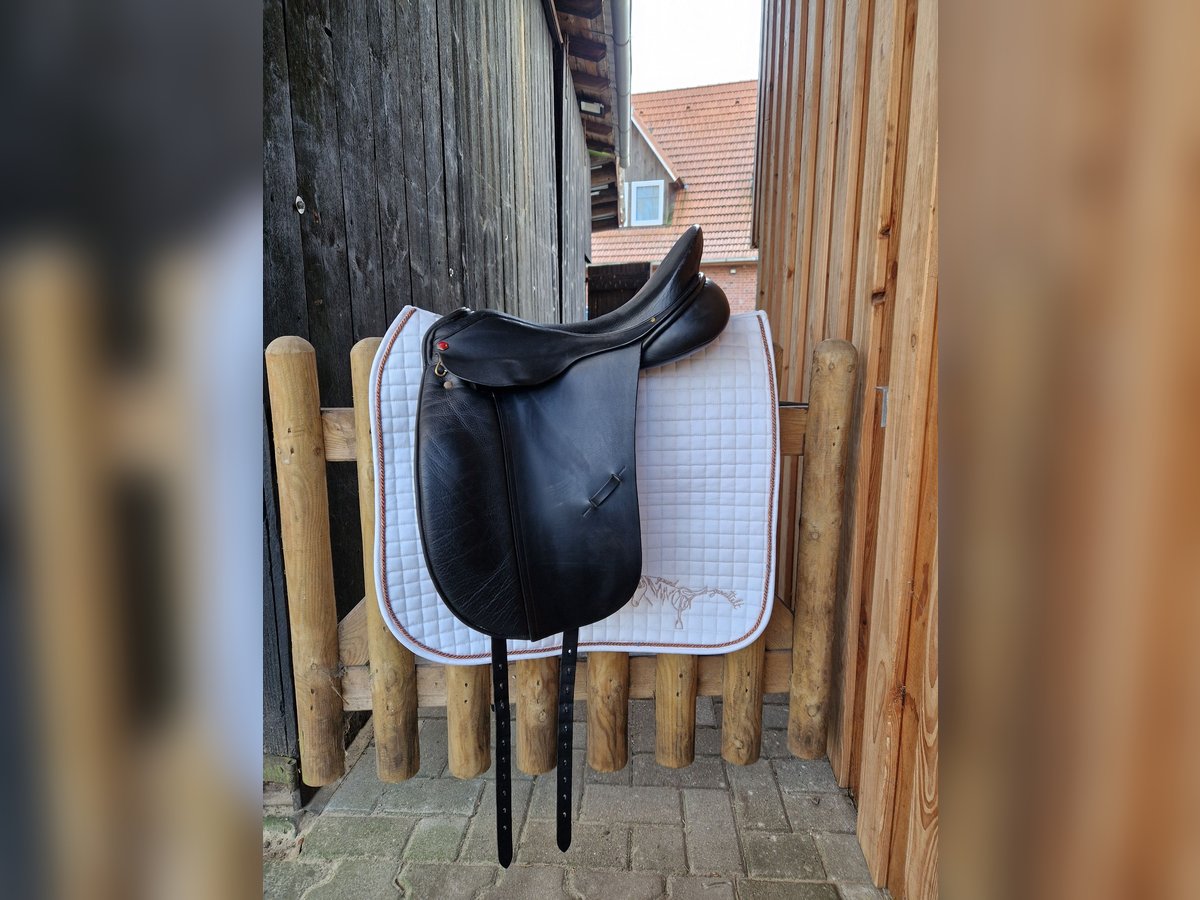 Albion Dressursattel SL 17,5 Zoll MW mittlere kammer 