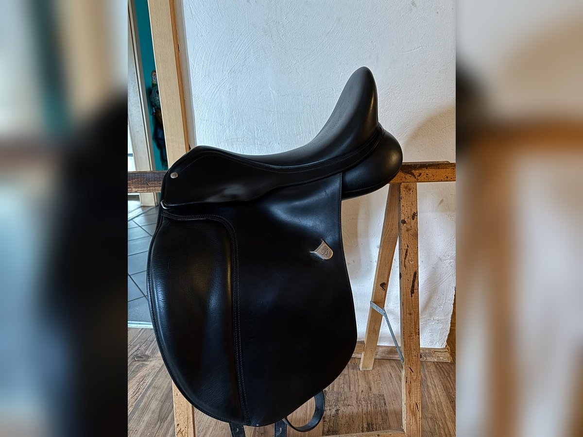 Bates Dressursattel DR 17,5“ mit HART-System – Top Zustand