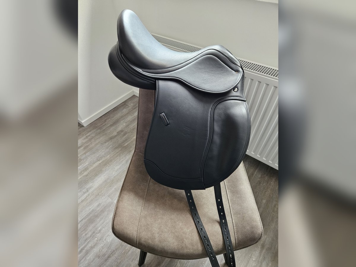 Dressursattel Letek EXCELLENT 17.5 Zoll neuwertig