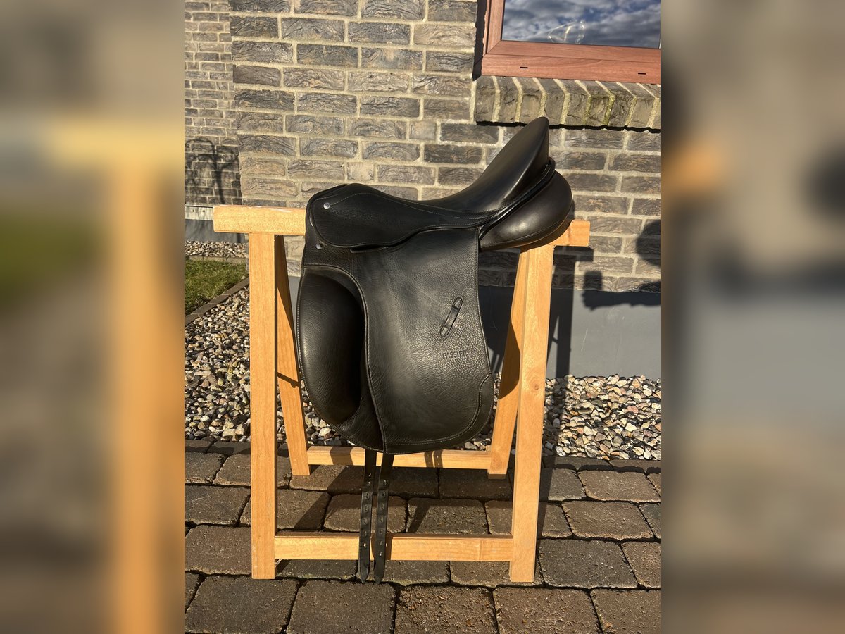 Dressursattel von Passier 17 Zoll