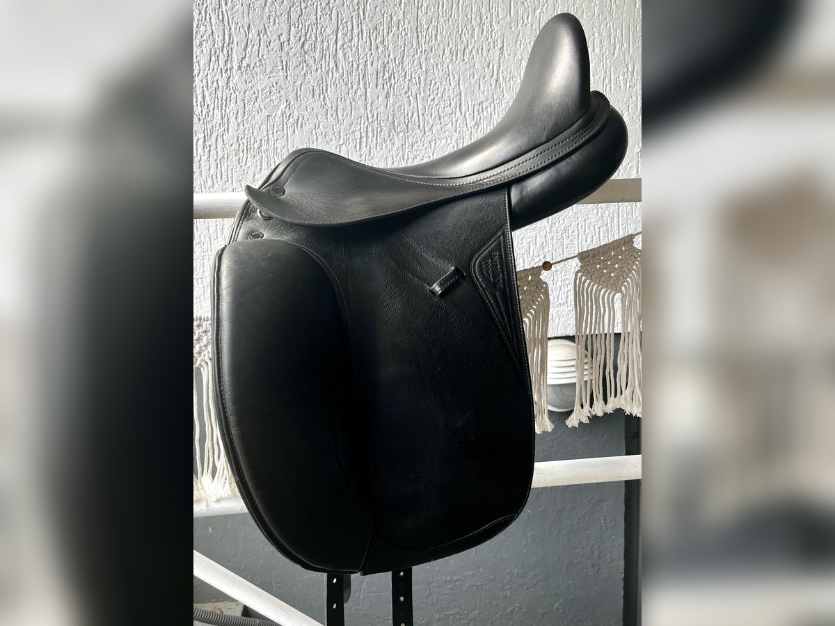 Equiline Dressursattel 17“ M
