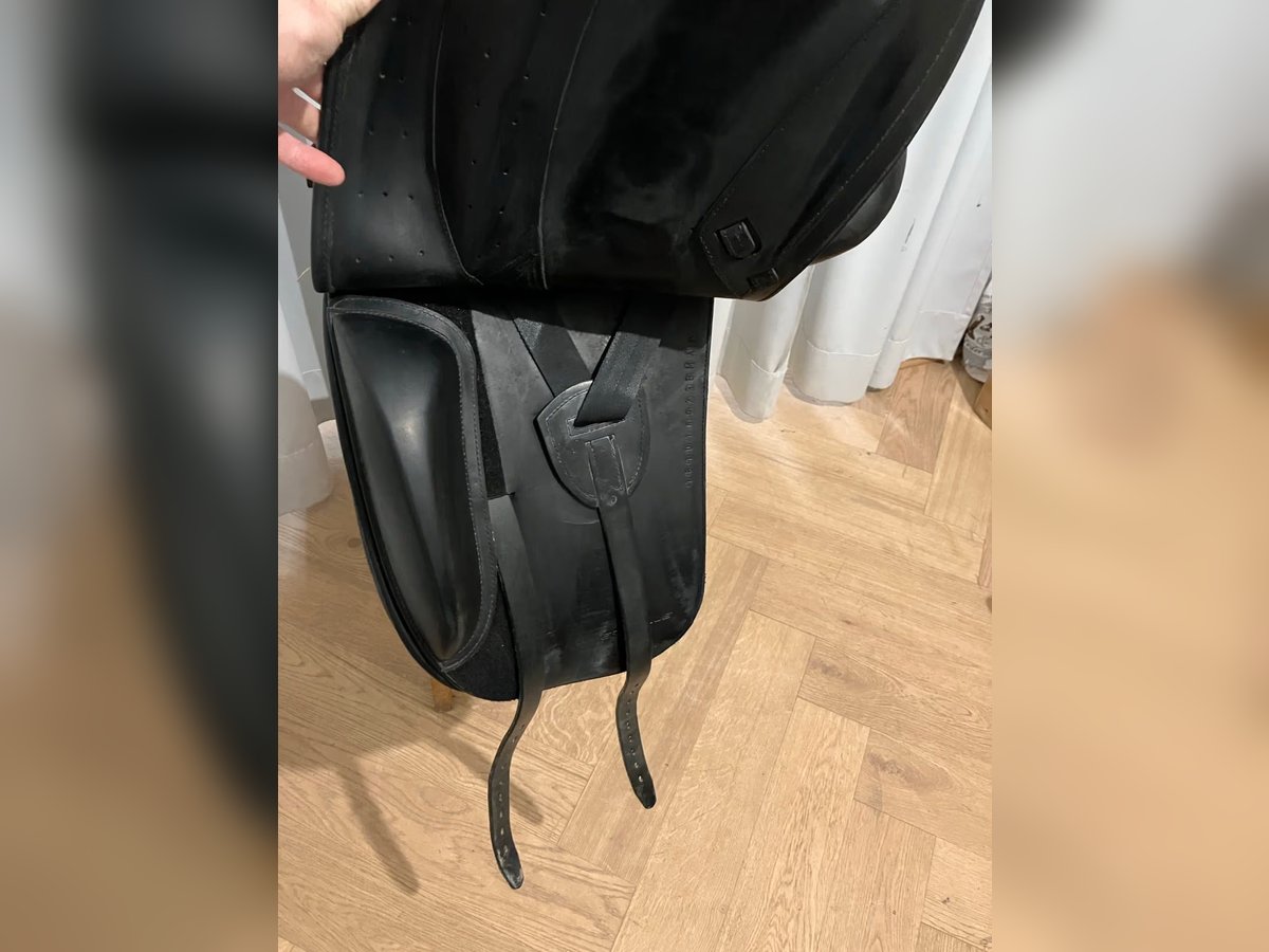 Erreplus Adelinde 18 Zoll Dressursattel Klettpausche