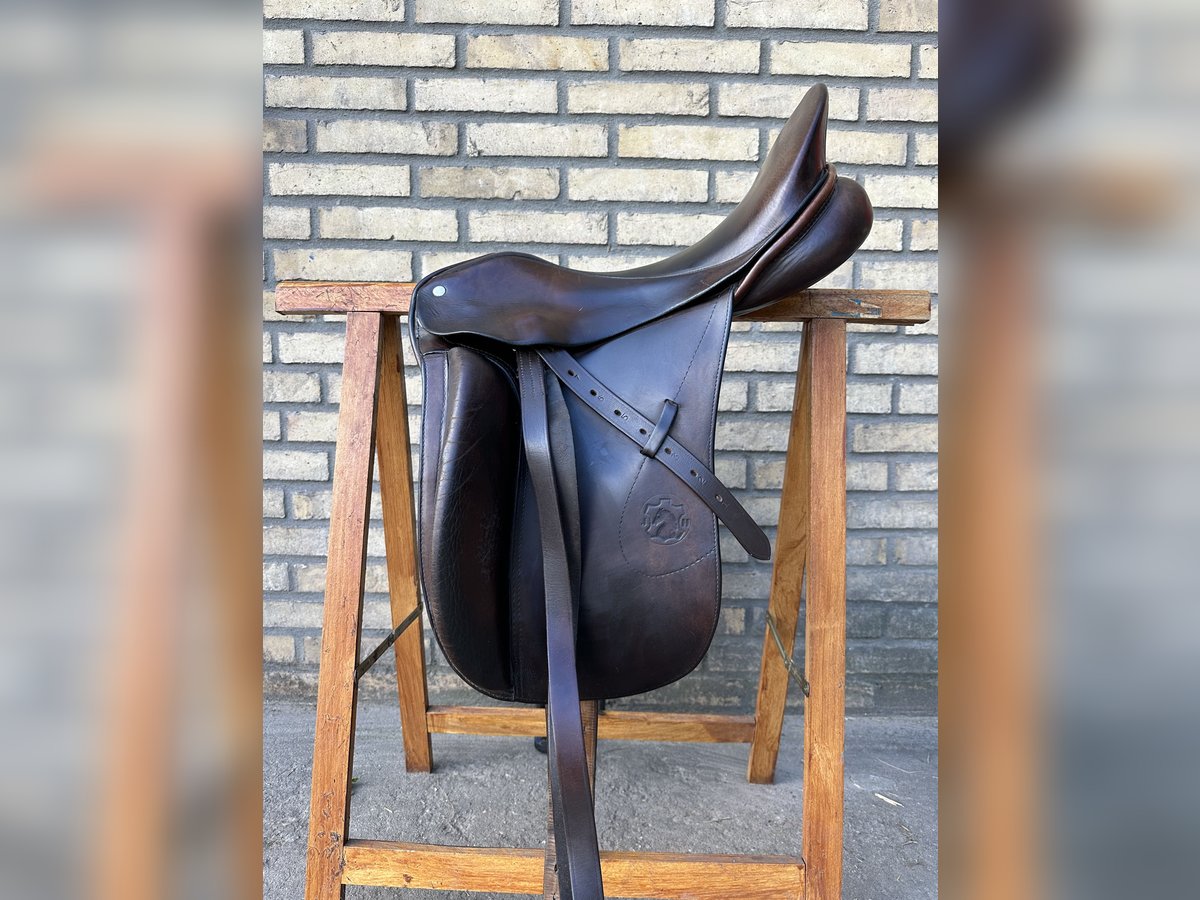 Hennig Dressursattel 17,5 Zoll