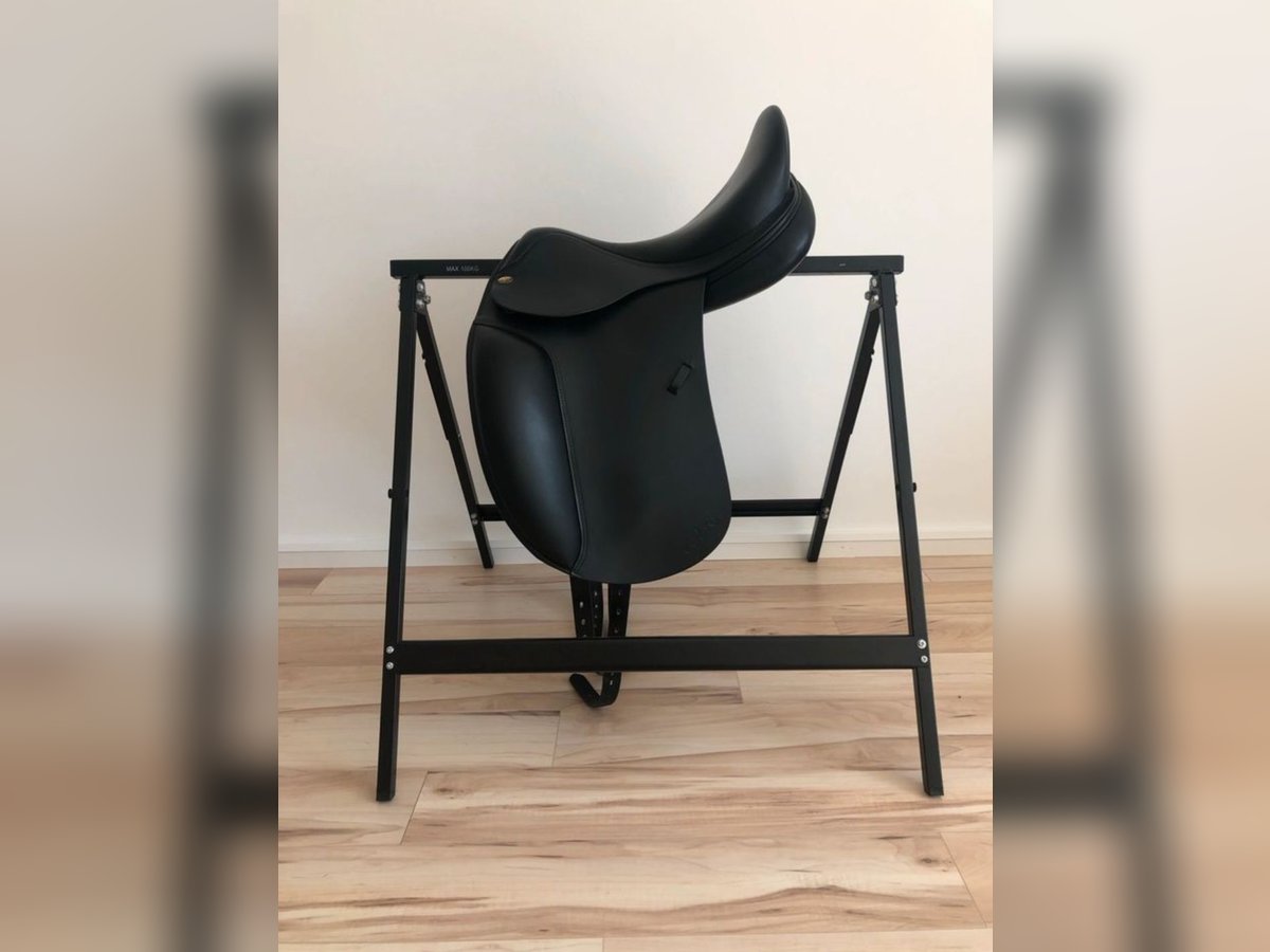 Neuwertiger Cobra Dressursattel 17,5'