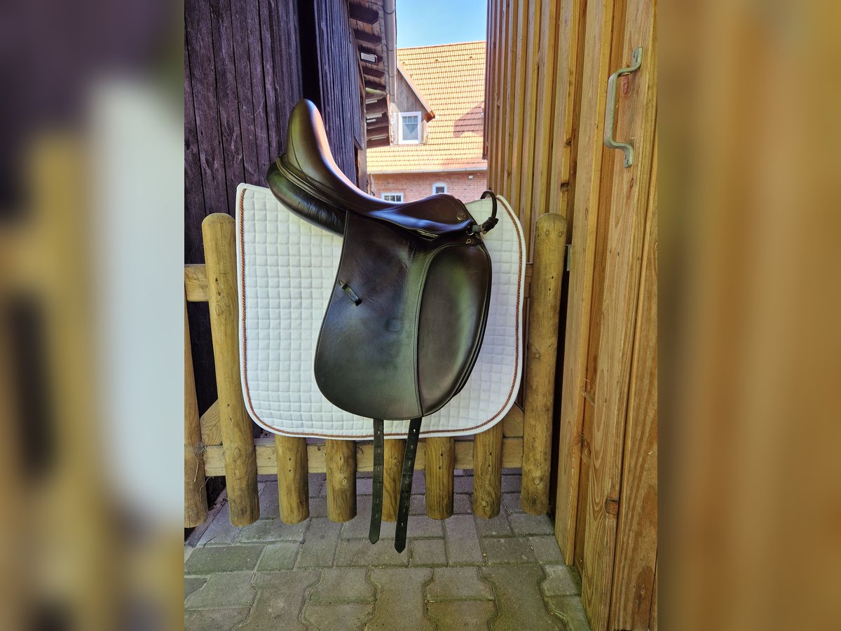 Prestige Dressursattel D2 17M mittlere kammer 17 zoll