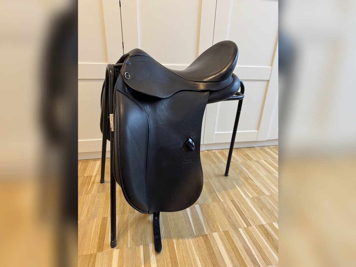 Stübben Dressursattel Virginia 17,5 Zoll neuwertig