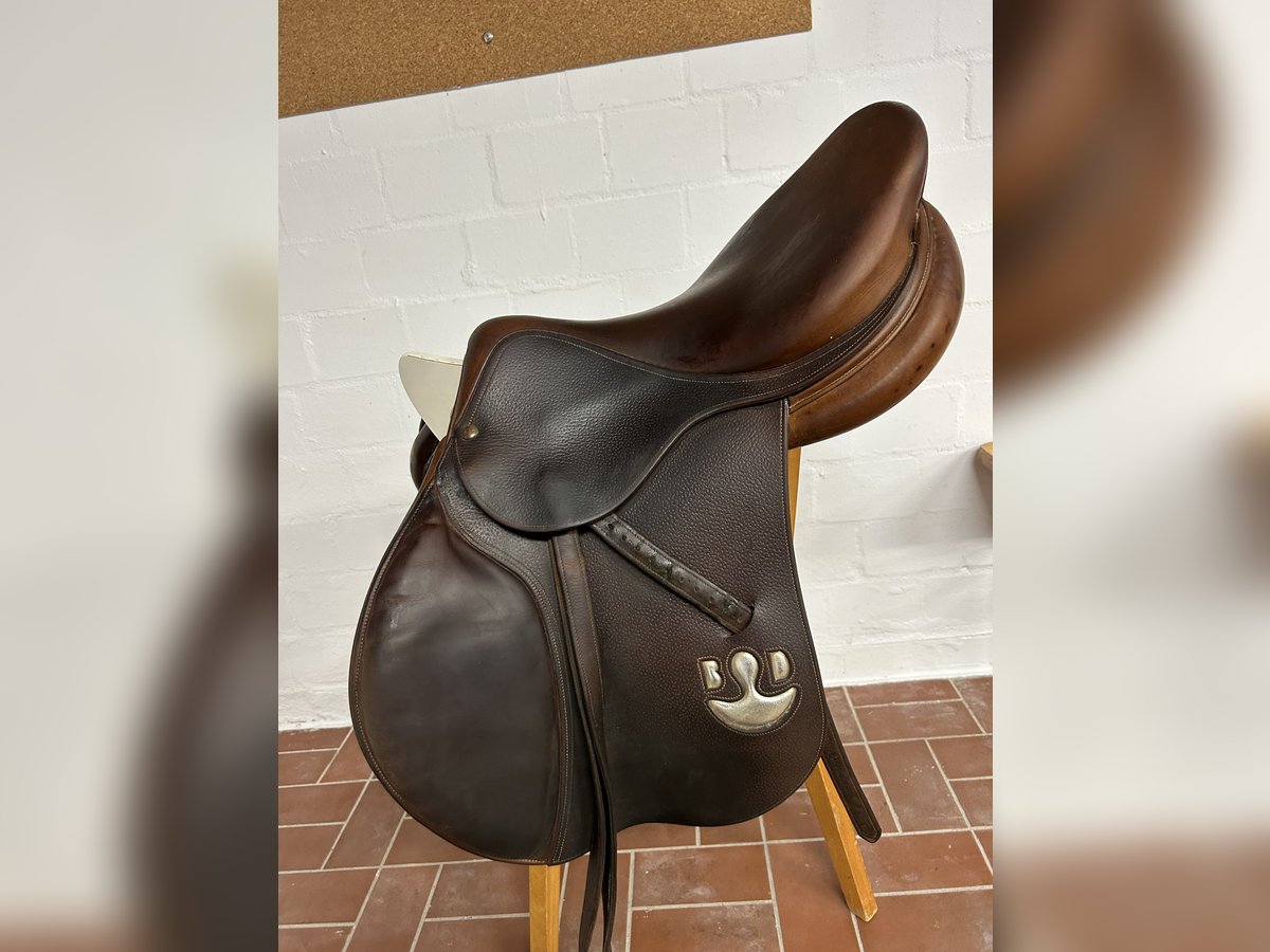 Bruno Delgrange Springsattel – 18 Zoll, Kammerweite 28, 