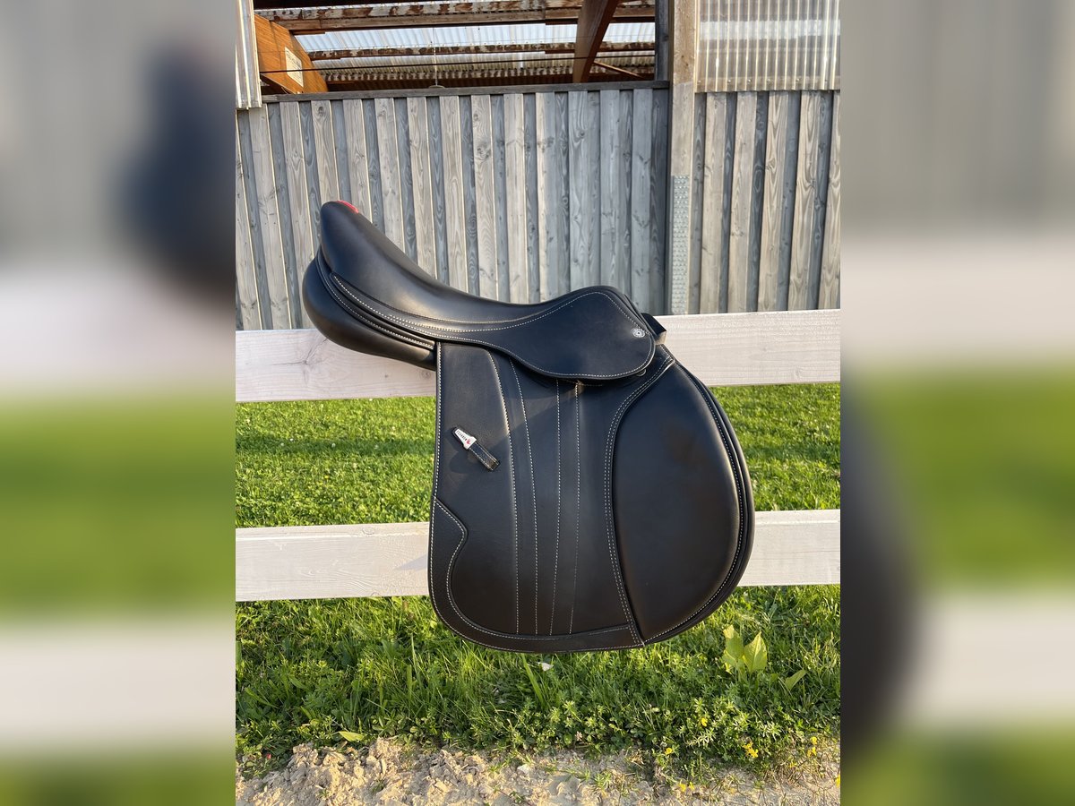 Equipe Springsattel „EK GO“ | 17,5" | Carbonbaum | Latexkissen
