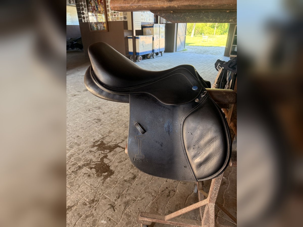 Neuwertiger Ikonic Evolution Springsattel 17,5
