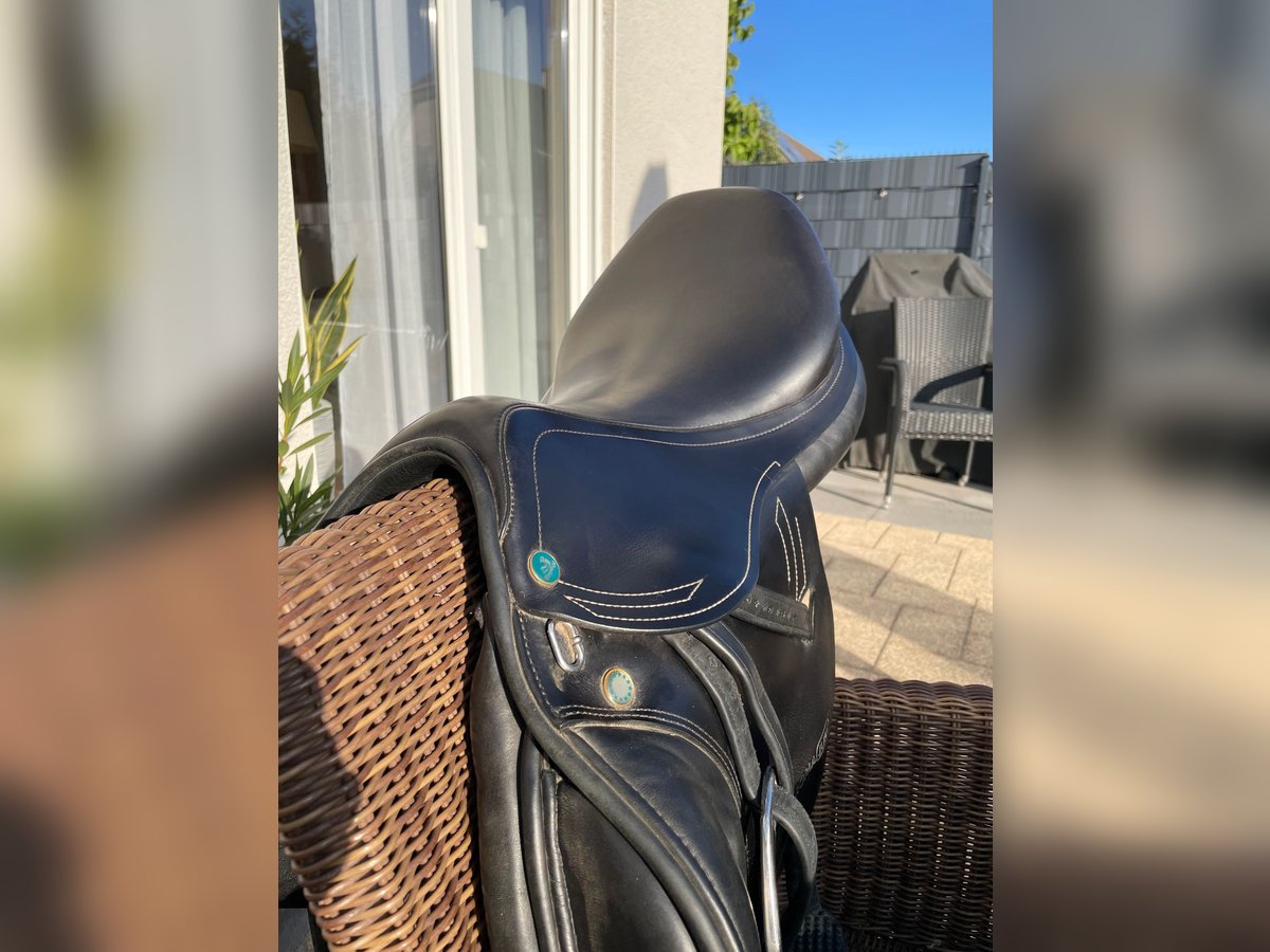 Springsattel Prestige Roma Jump New 17/33