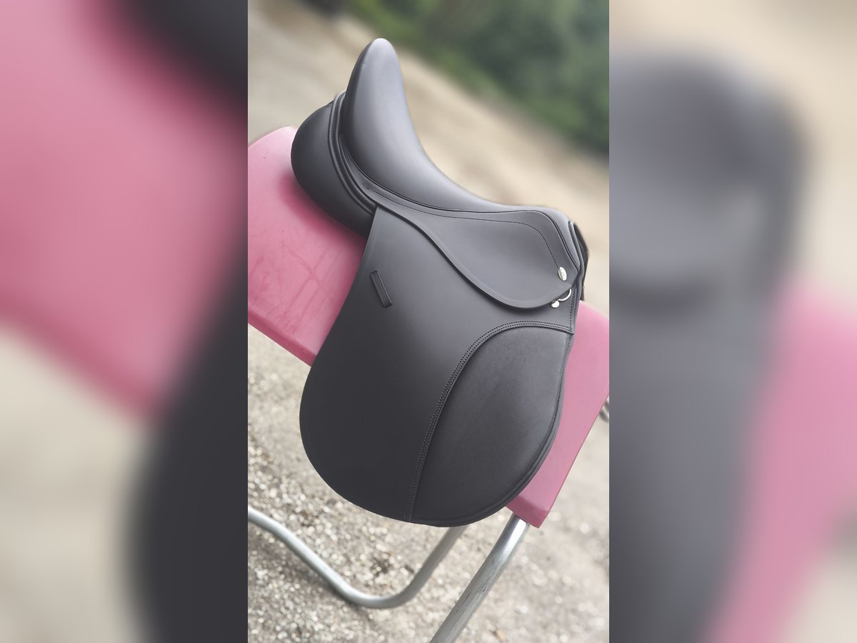 Kentaur Antigona Vielseitigkeitssattel – 17 Zoll, KW 3, Webflexbaum, Schwarz