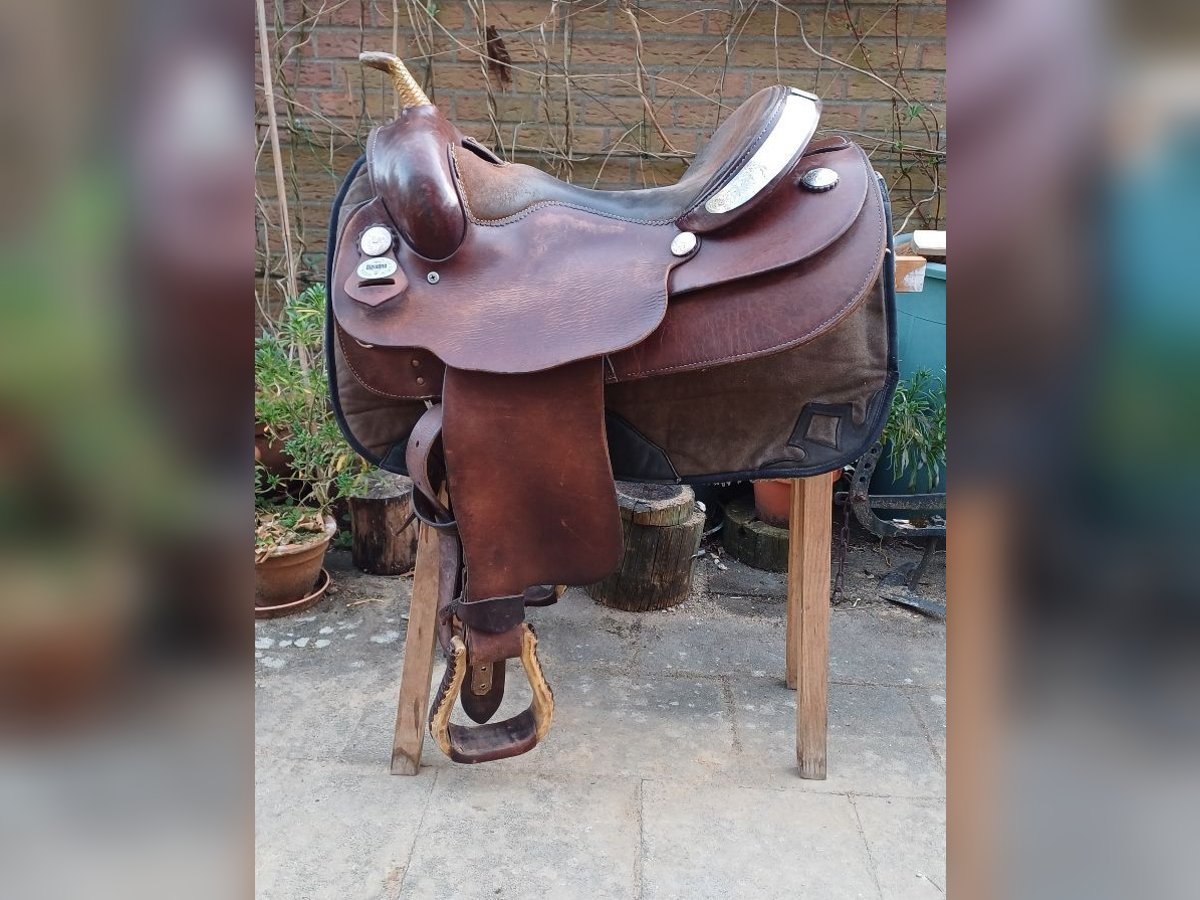 DIAMOND C breiter Westernsattel 16" XFQH braun
