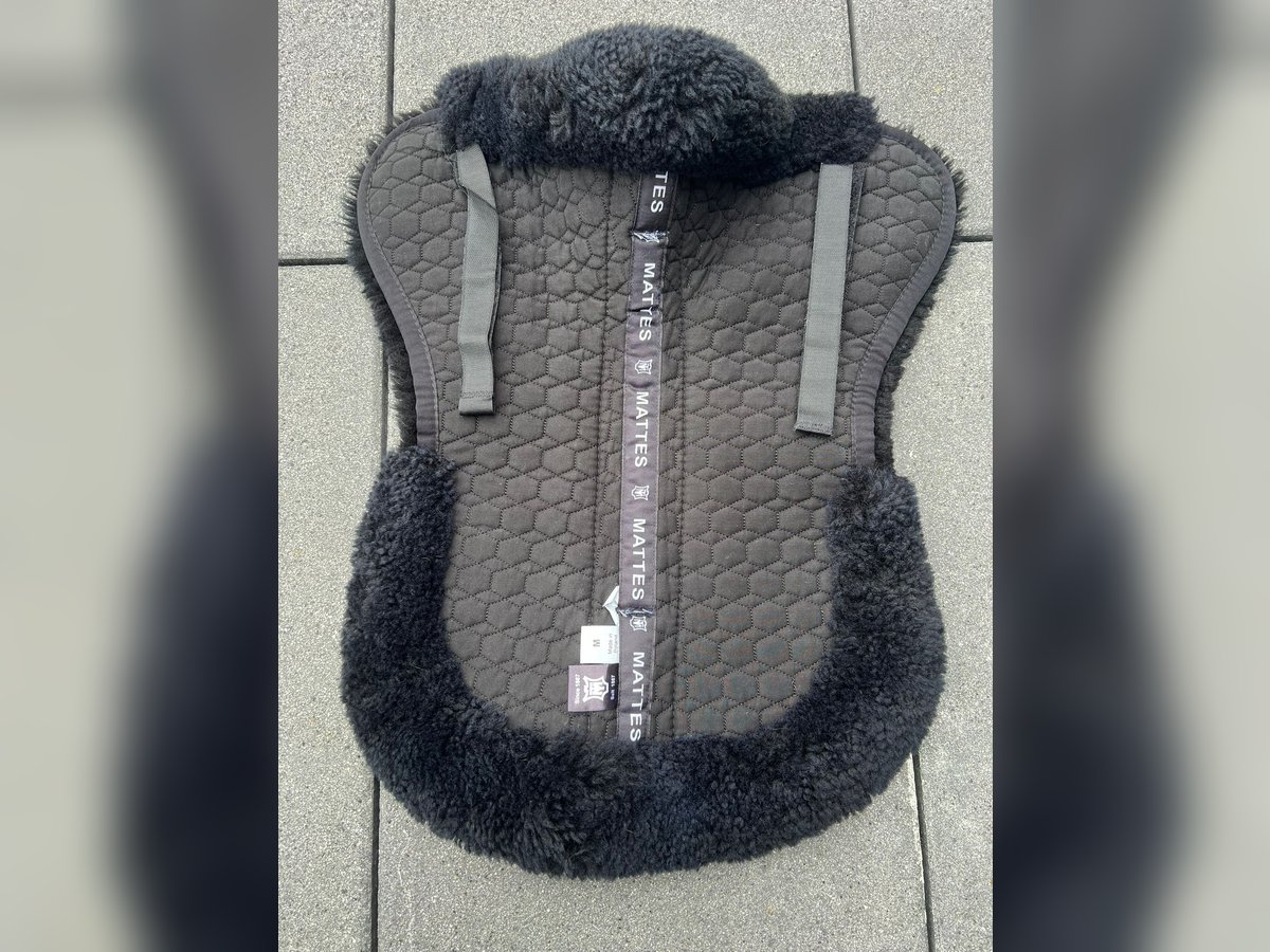 Sattelkissen Lammfell Sattelpad von Mattes – Der perfekte Komfort für dein Pferd ❗️NEUWERTIG❗️ sehr 