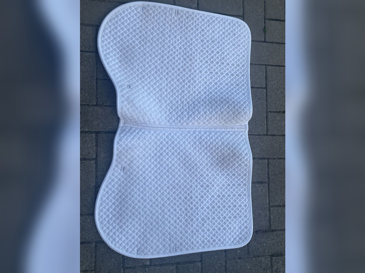 2 weiße Schabracken zu verkaufen 