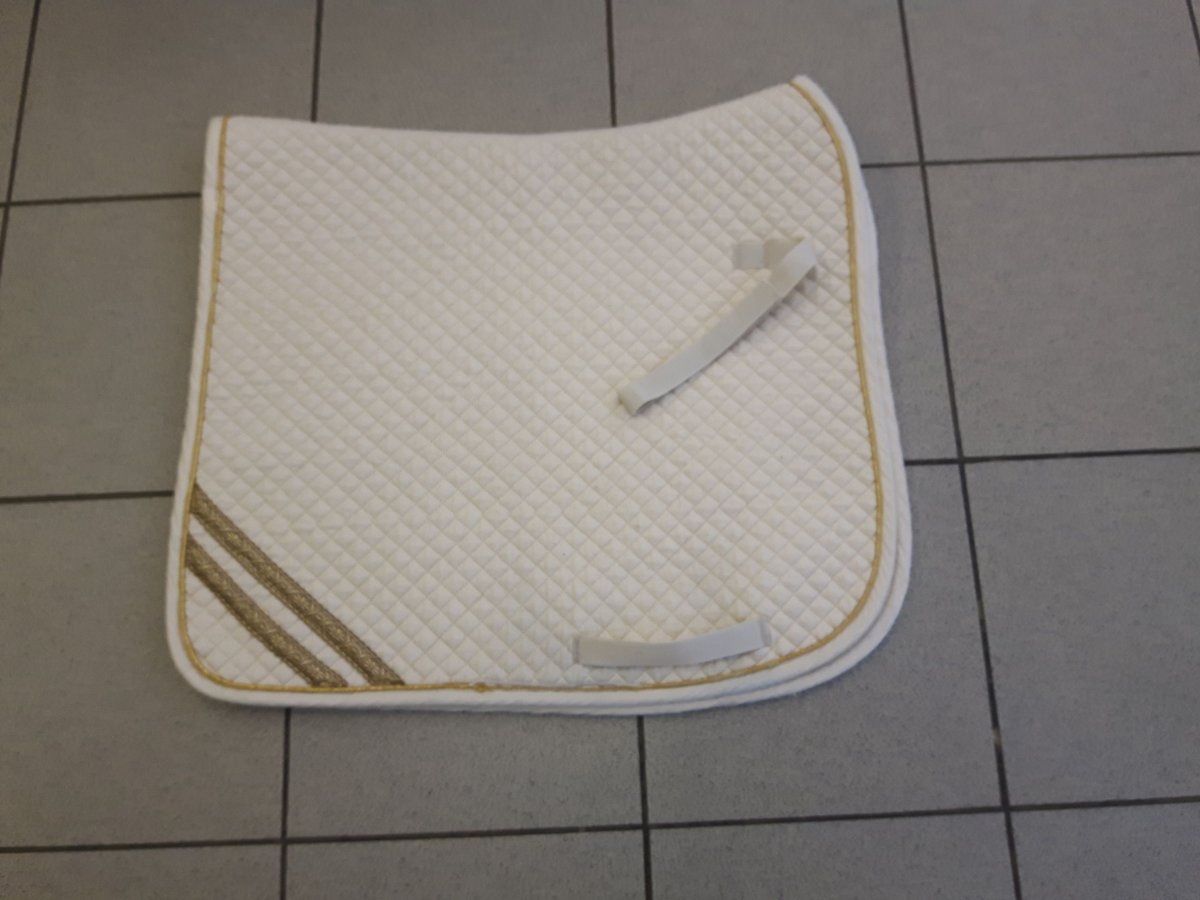Dressurschabracke Turnier mit Goldborte Dressurschabracke Turnier mit Goldborte