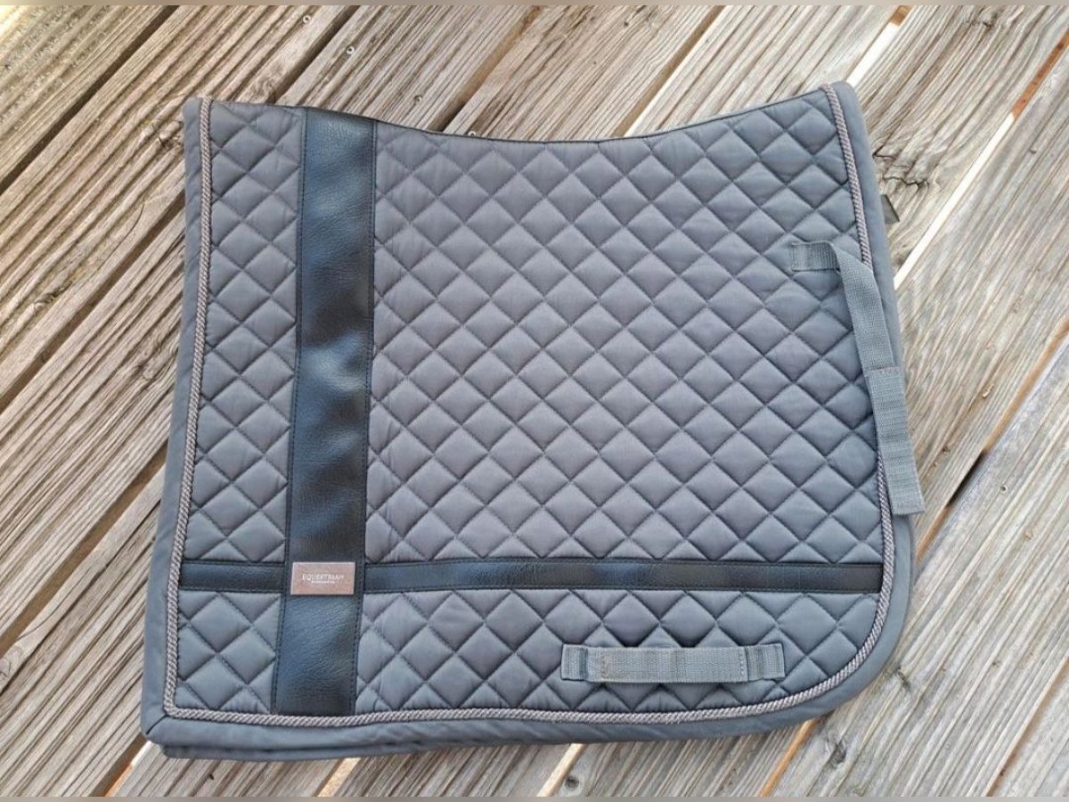 Equestrian Stockholm Schabracke Silver Cloud Dressur