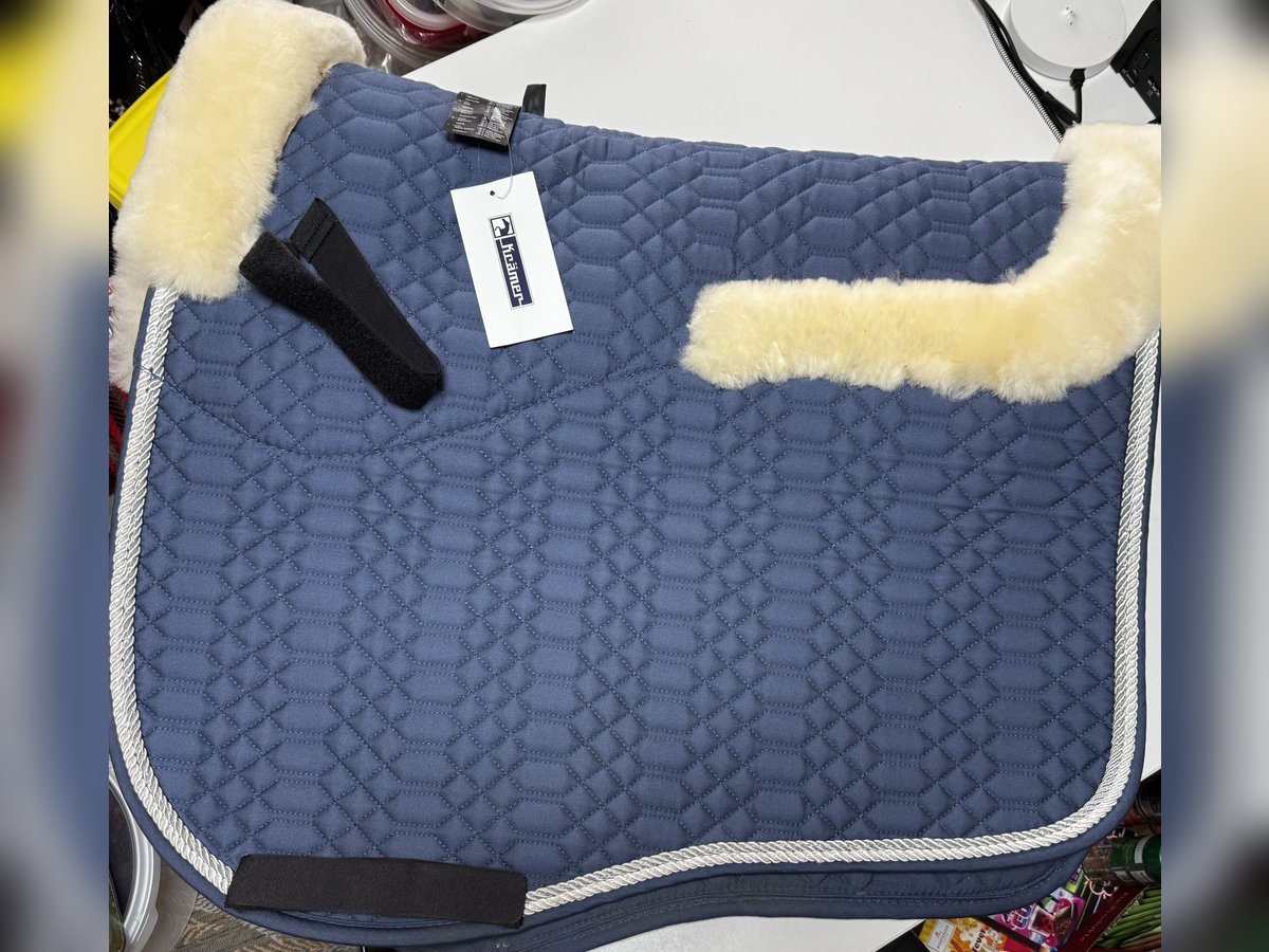 Felix Bühler Lammfellschabracke Light Denim in DR NEU