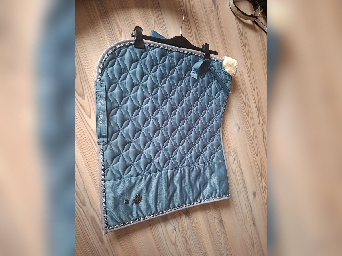 Felix Bühler Schabracke DR blau mit integrierter Handytasche Felix Bühler Schabracke DR blau mit integrierter Handytasche