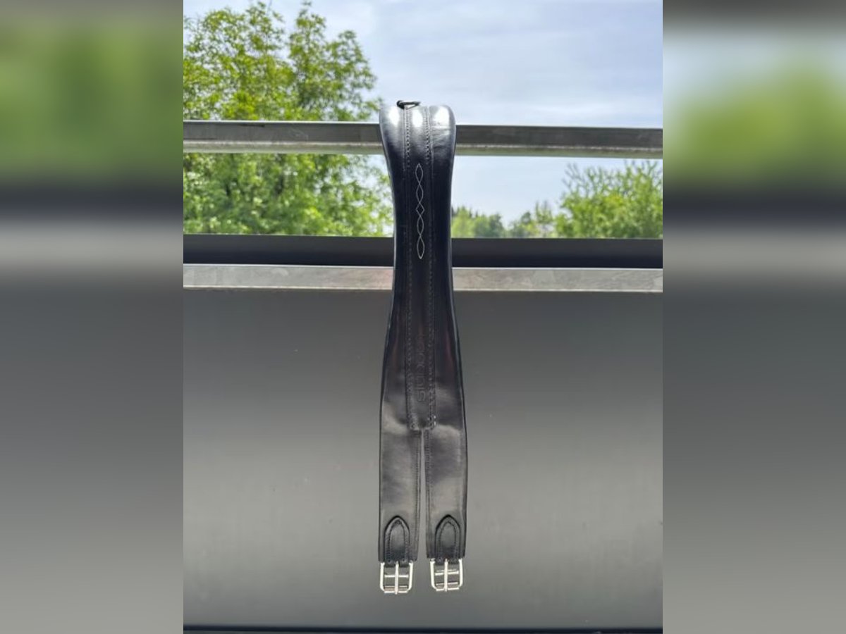 Leder-Sattelgurt l 115cm l Stübben l Schwarz mit Verzierung