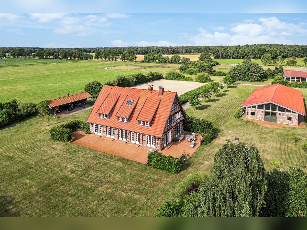 Exklusives Reitsportanwesen mit luxuriösem Fachwerk-Herrenhaus