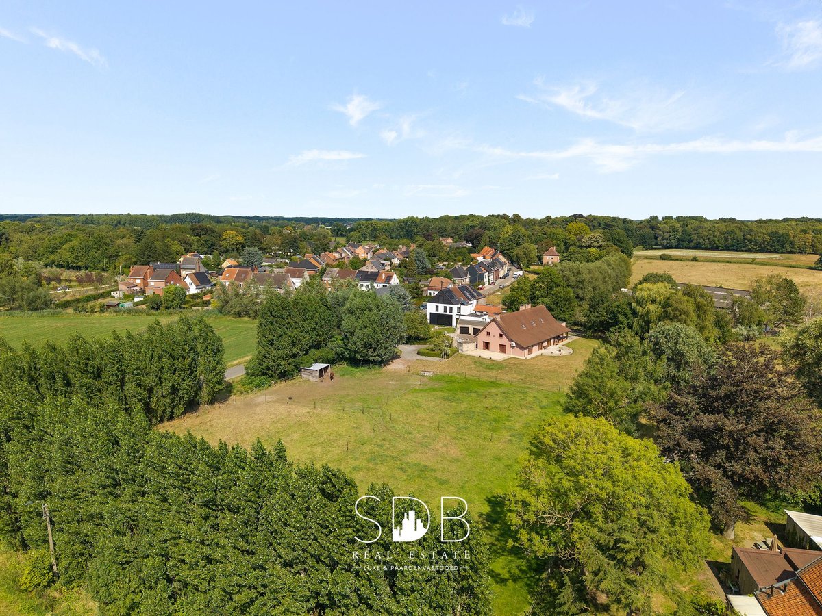 Hedendaagse villa met gezinstuin en graslanden op 7.496m2 te Heusden | België