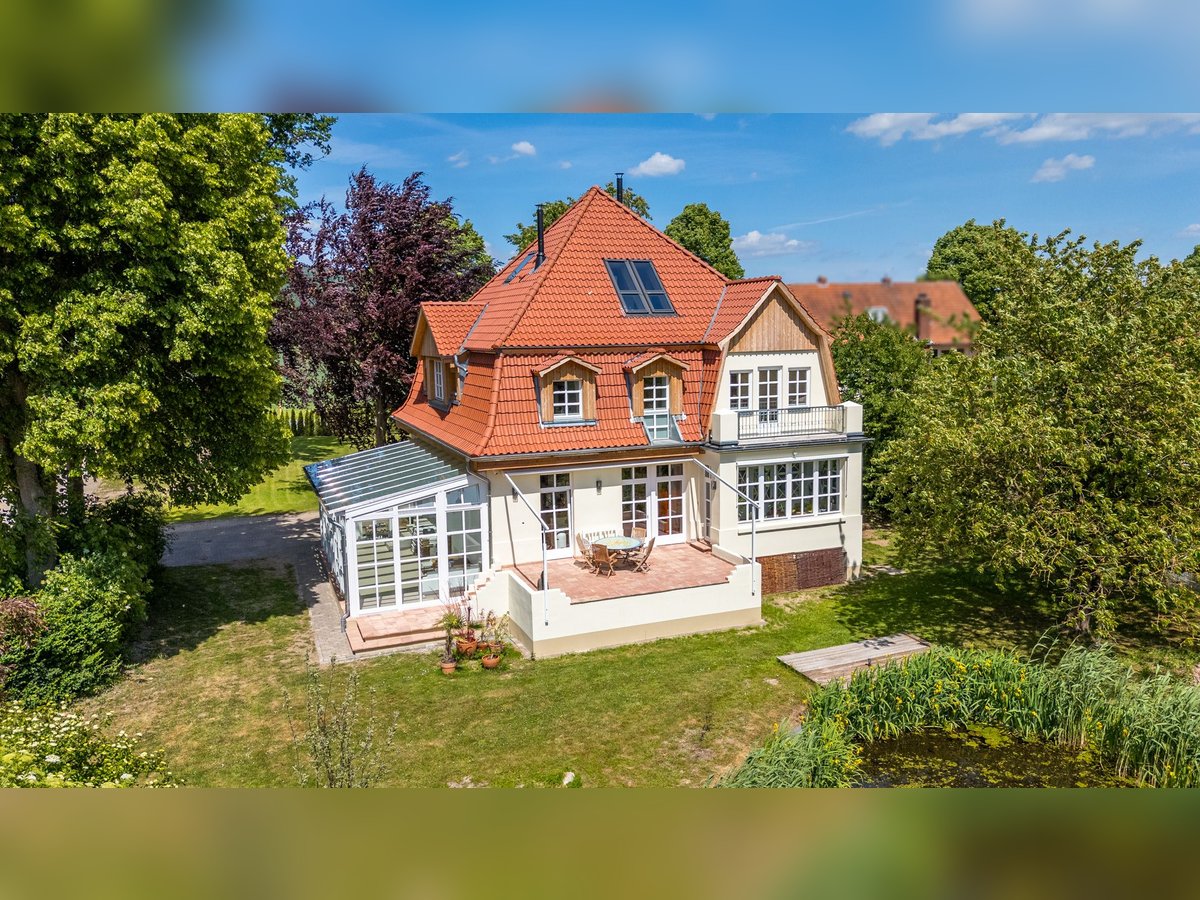 Stilvolle Stadtvilla in Feldrandlage