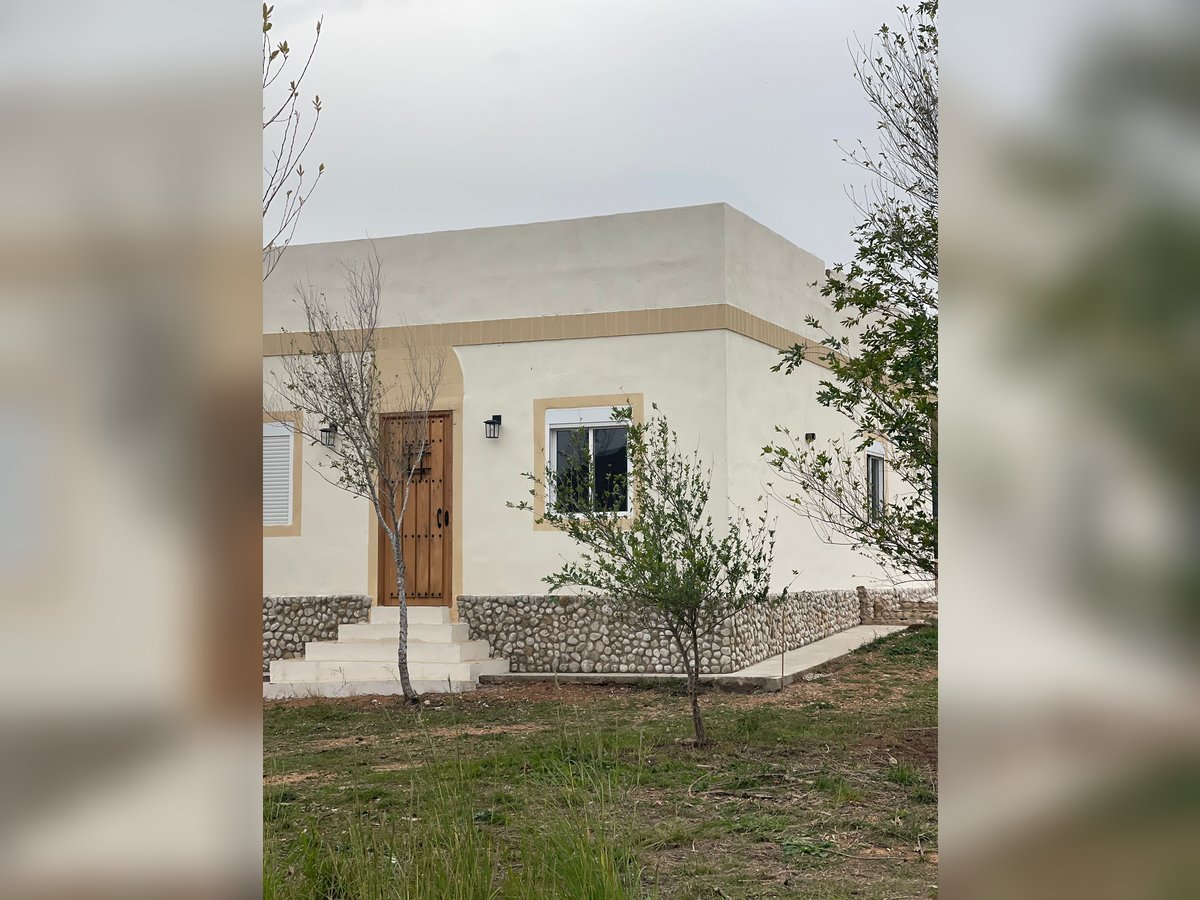 Unique Off-Grid Mountain Home With 360° Panoramic Views and Full Equestrian Facilities 