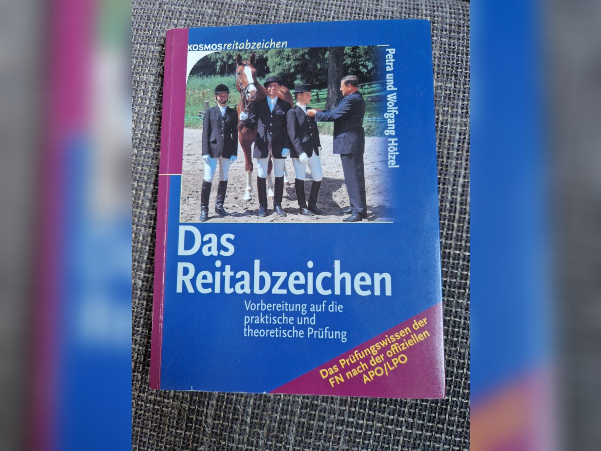 Älteres Reitabzeichen Buch 