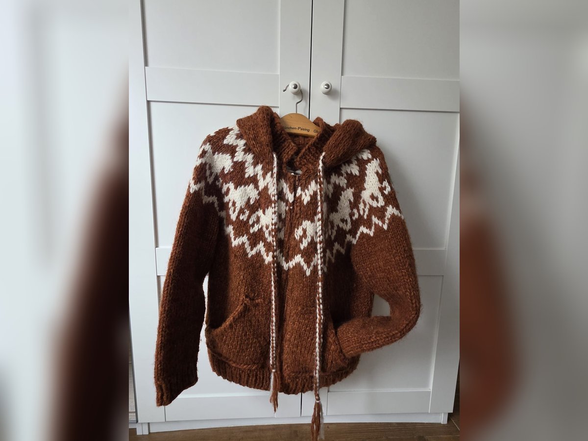 Superwarme, wasserabweisende Jacke aus echter Islandwolle Superwarme, wasserabweisende Jacke aus echter Islandwolle