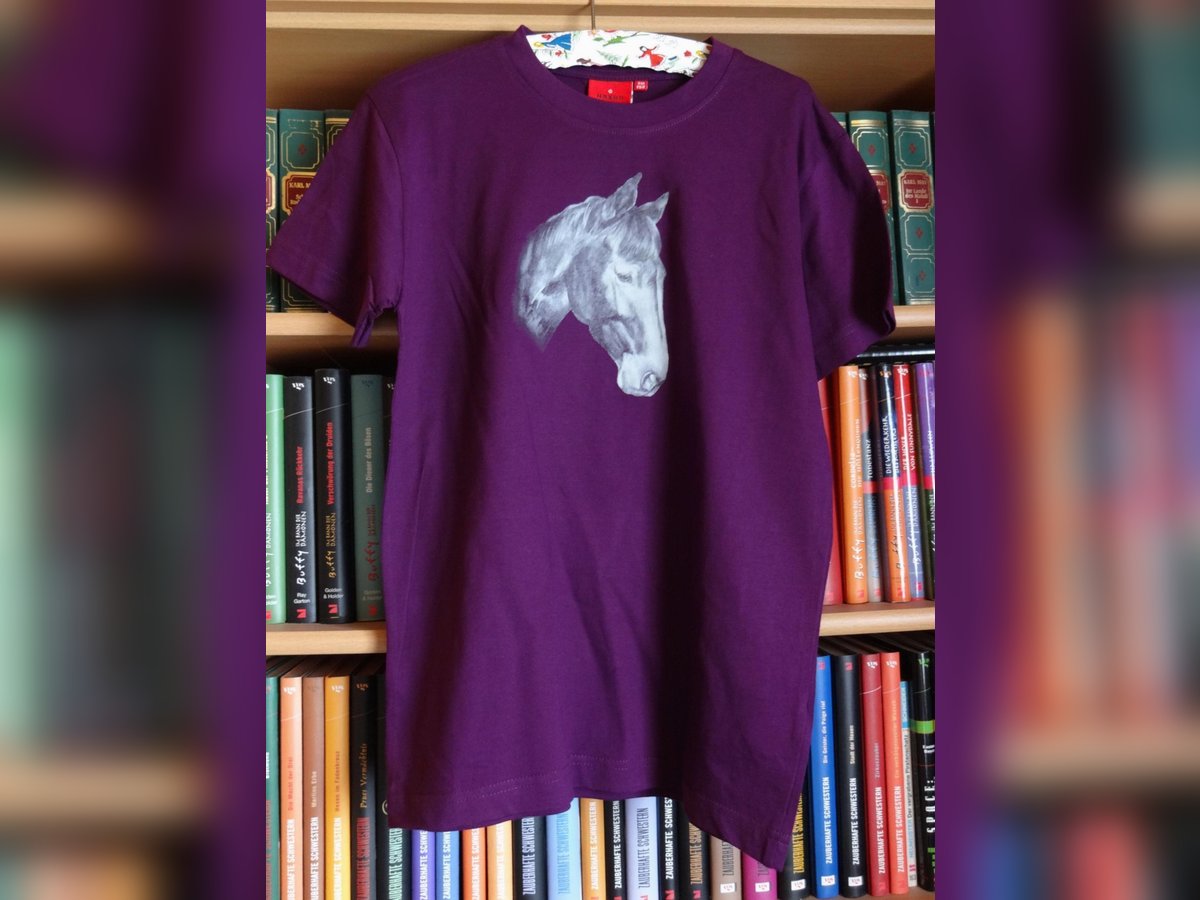 T-Shirt mit Pferdemotiv "Portrait" violett Gr. 152